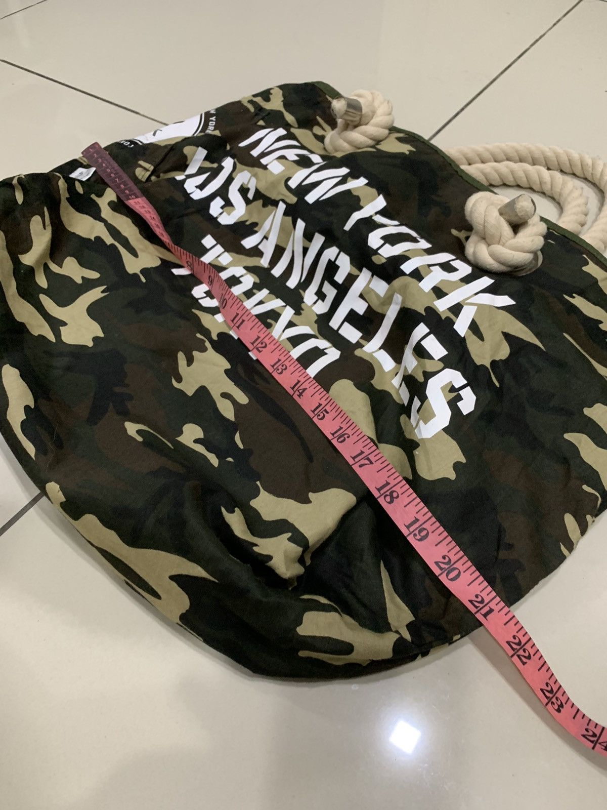 Opening Ceremony OPENING CEREMONY GREEN ARMY CAMO REVERSIBLE TOTE BAG Size ONE SIZE - 6 Thumbnail