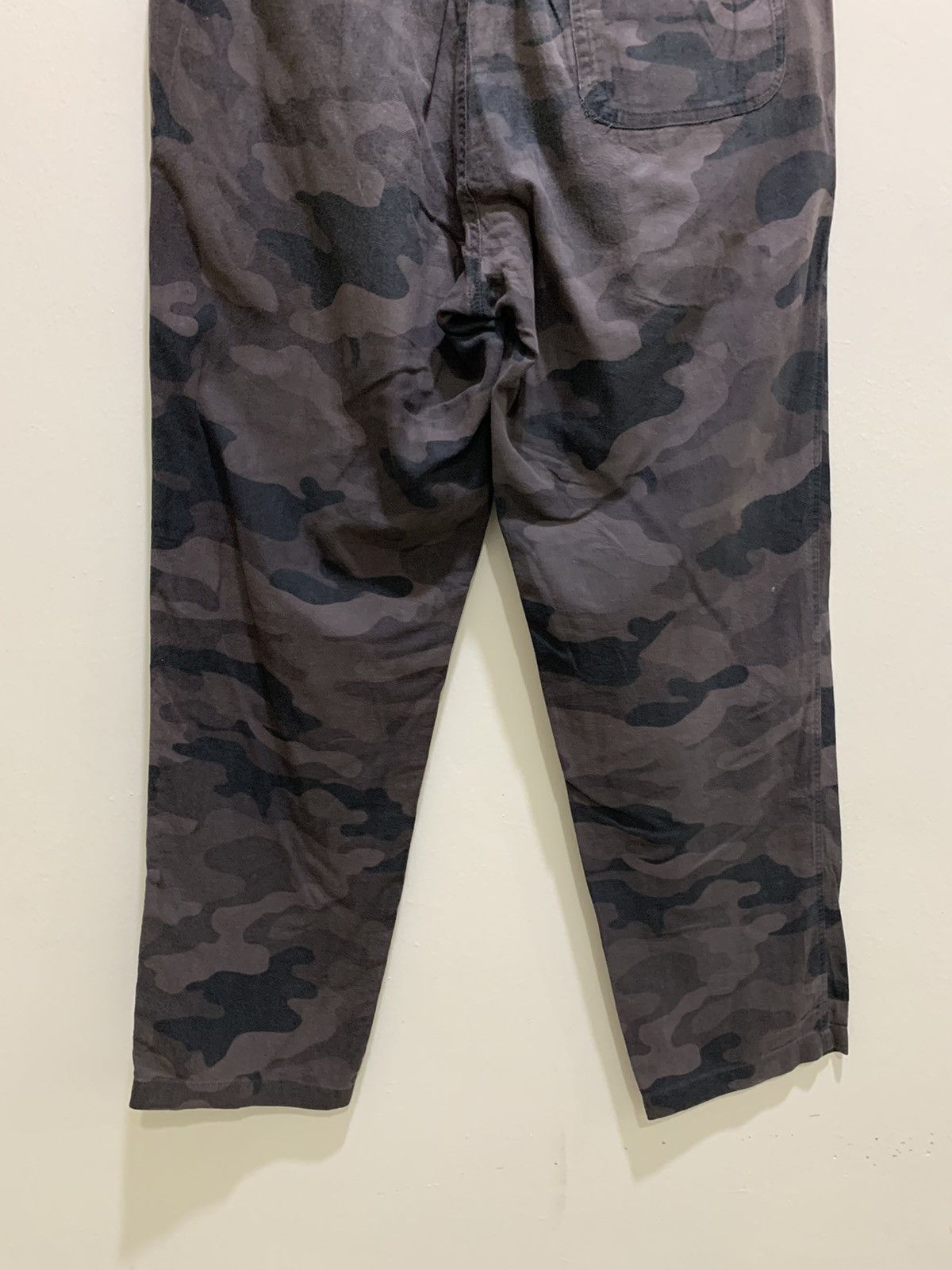 Designer × Uniqlo UNIQLO Camo Fullprint Drawstring Sportwear Army Jogger Pant Size US 29 - 9 Thumbnail