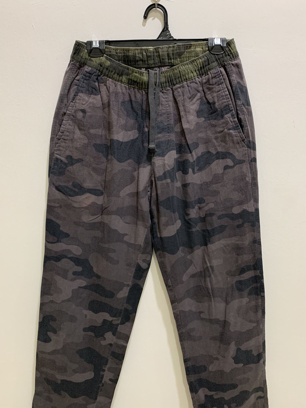 Designer × Uniqlo UNIQLO Camo Fullprint Drawstring Sportwear Army Jogger Pant Size US 29 - 3 Thumbnail