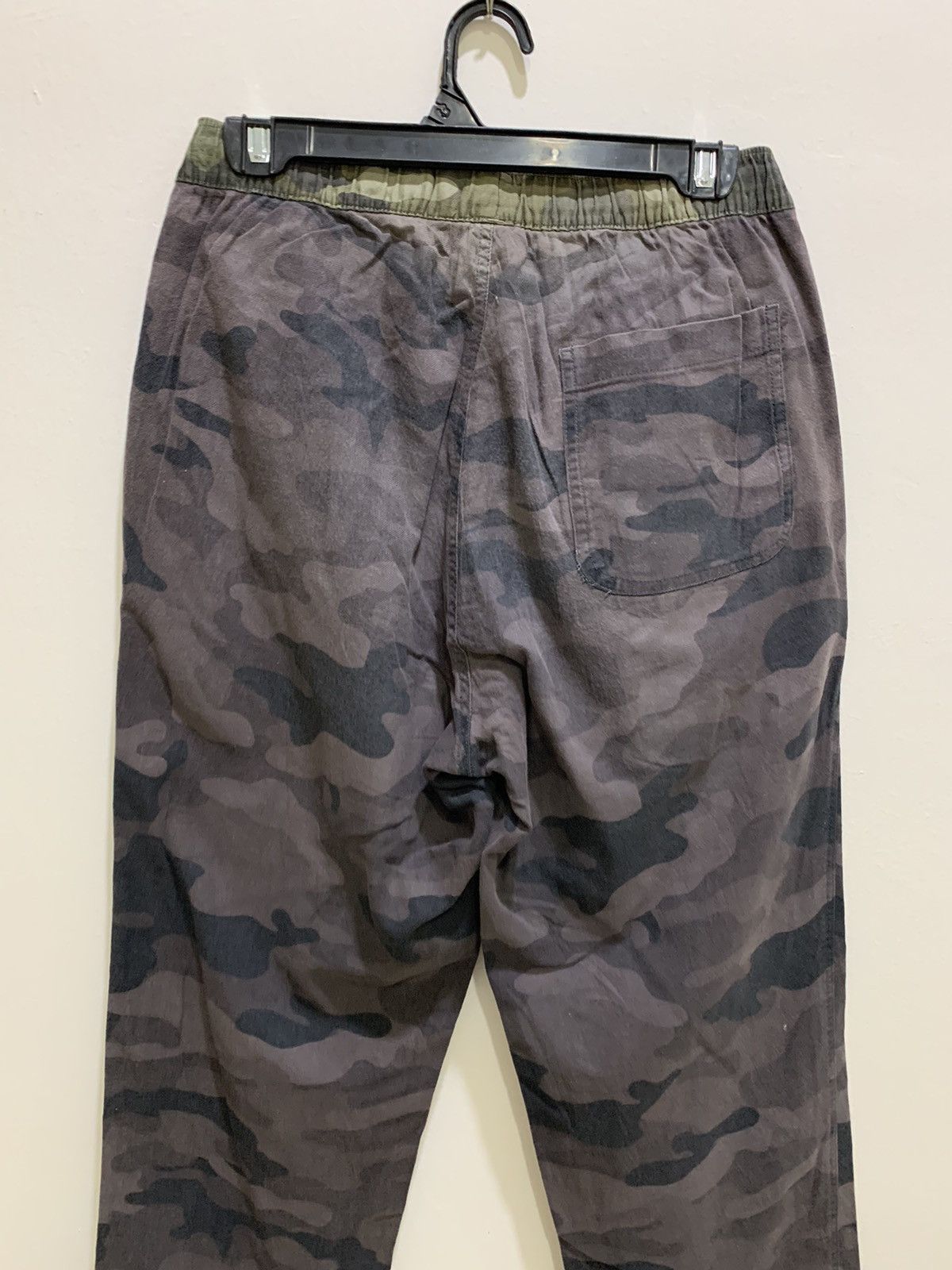 Designer × Uniqlo UNIQLO Camo Fullprint Drawstring Sportwear Army Jogger Pant Size US 29 - 8 Thumbnail