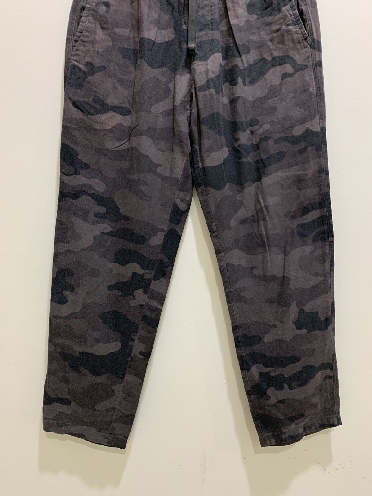 Designer × Uniqlo UNIQLO Camo Fullprint Drawstring Sportwear Army Jogger Pant Size US 29 - 4 Thumbnail