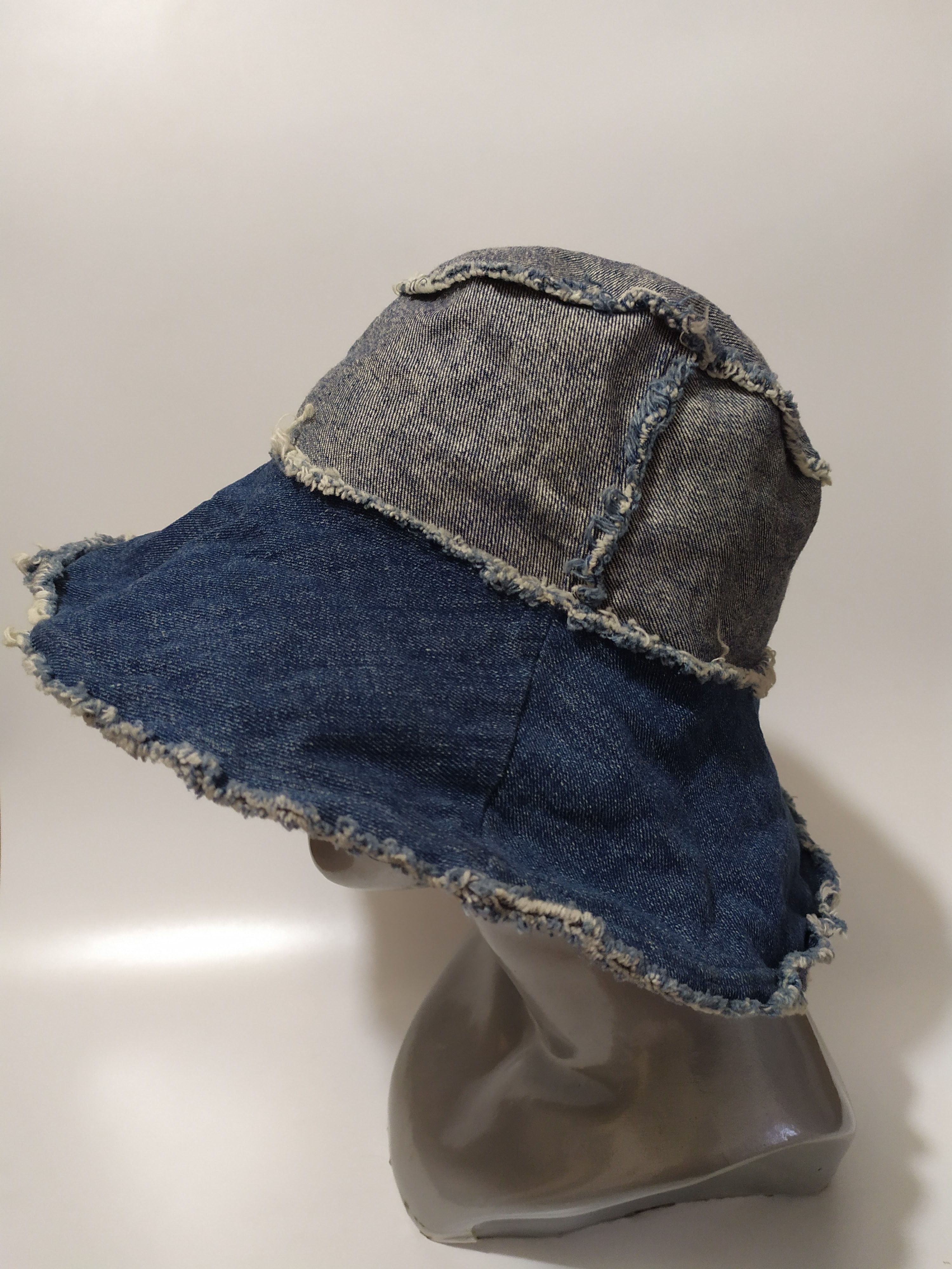 Other Unknown Bucket Hats Nice Hairy Design Size ONE SIZE - 1 Thumbnail