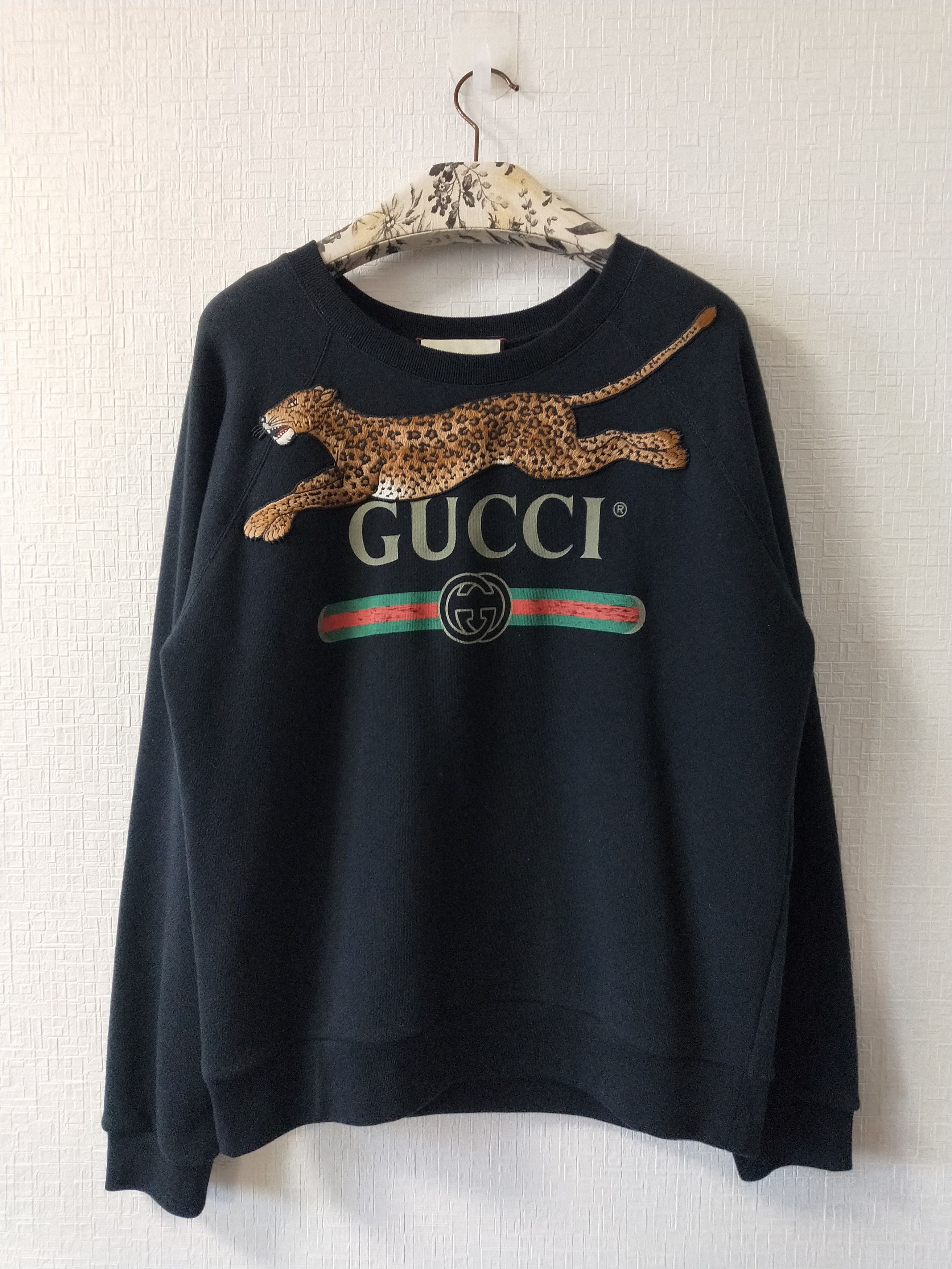 image of Gucci Leopard Logo Sweatshirt in Black, Men's (Size Medium)
