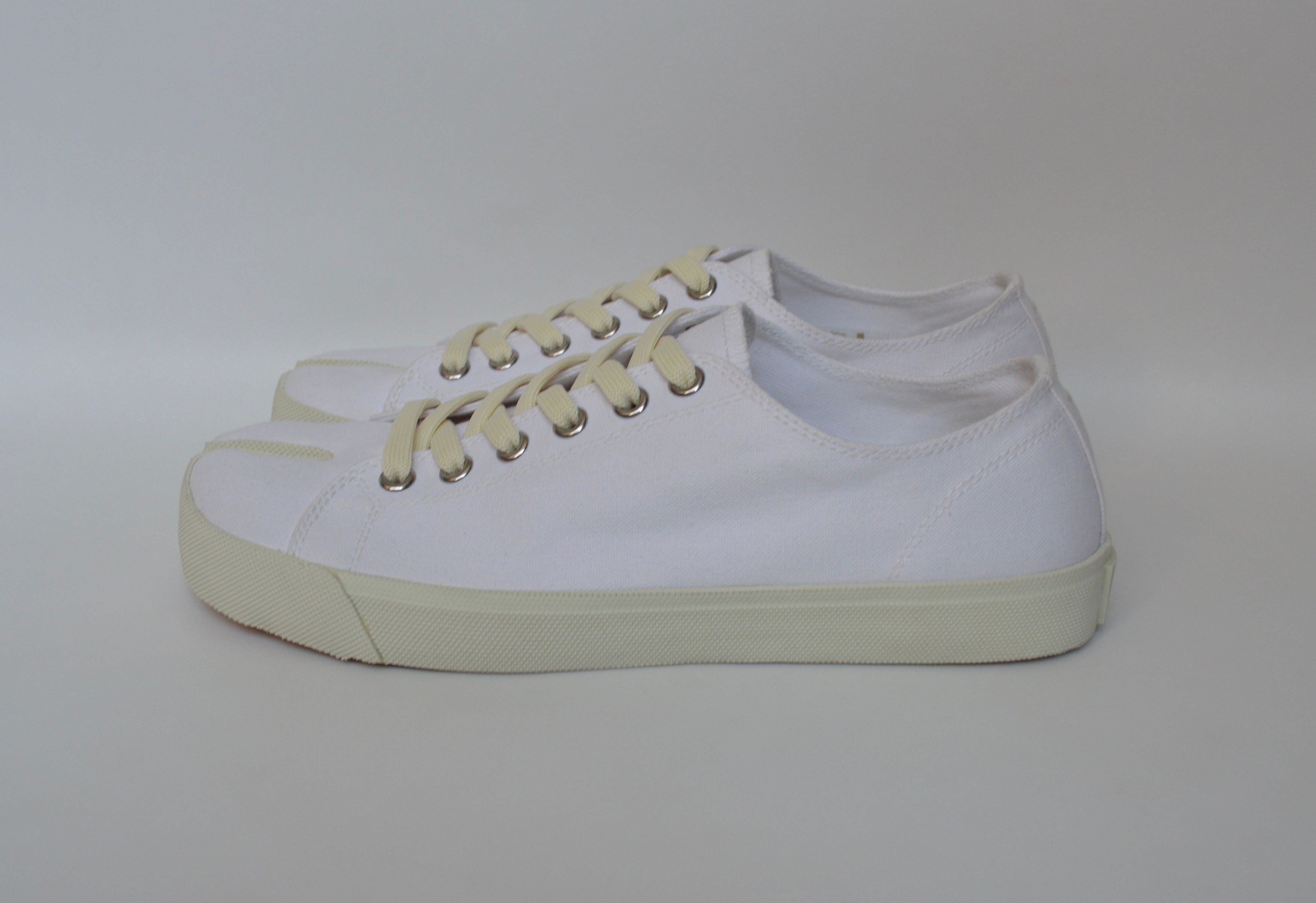 Maison Margiela White Canvas Tabi Sneakers Size US 8 / EU 41 - 2 Thumbnail