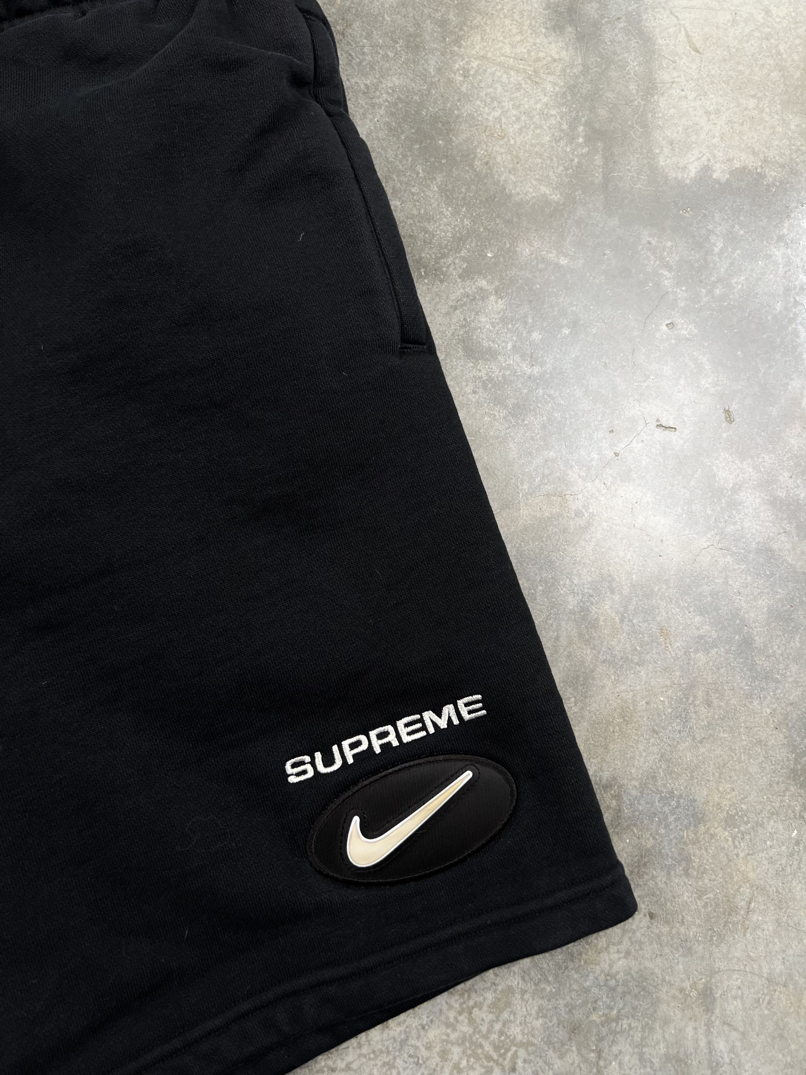 Nike × Supreme Supreme x Nike Black Jewel Logo Sweatshorts S FW20 Size US 30 / EU 46 - 2 Thumbnail