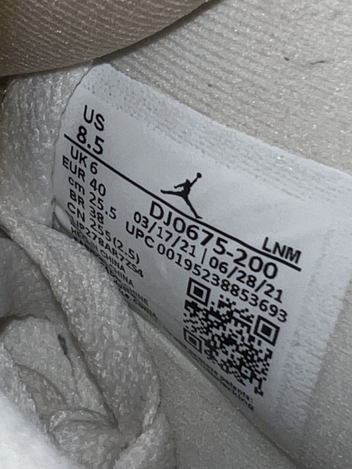 Nike Jordan 4 Retro “Shimmer” Size US 8.5 / IT 38.5 - 7 Thumbnail