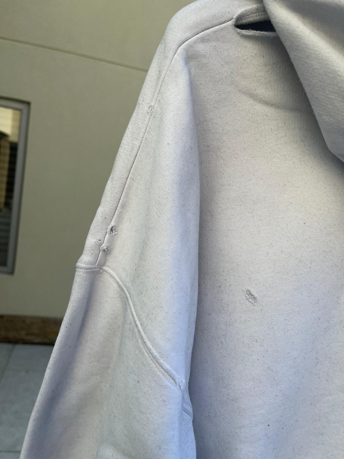 Balenciaga Unfit Shadow Logo Hoodie in Off White Size US S / EU 44-46 / 1 - 16 Thumbnail