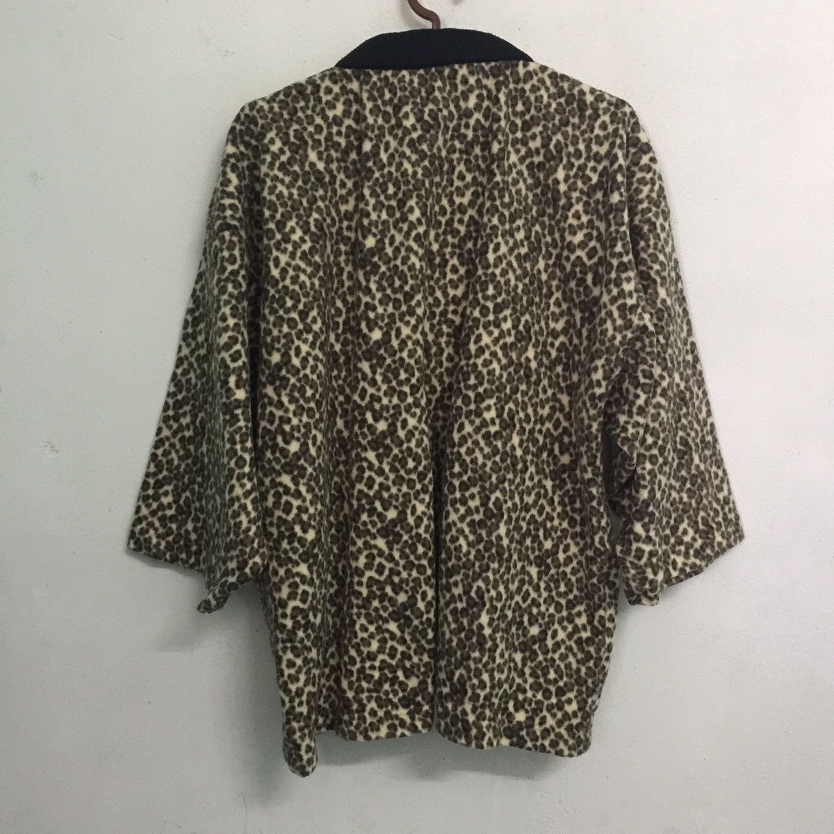 Japanese Brand 🔥🔥🔥Kimono Leapord Design Size US L / EU 52-54 / 3 - 4 Thumbnail