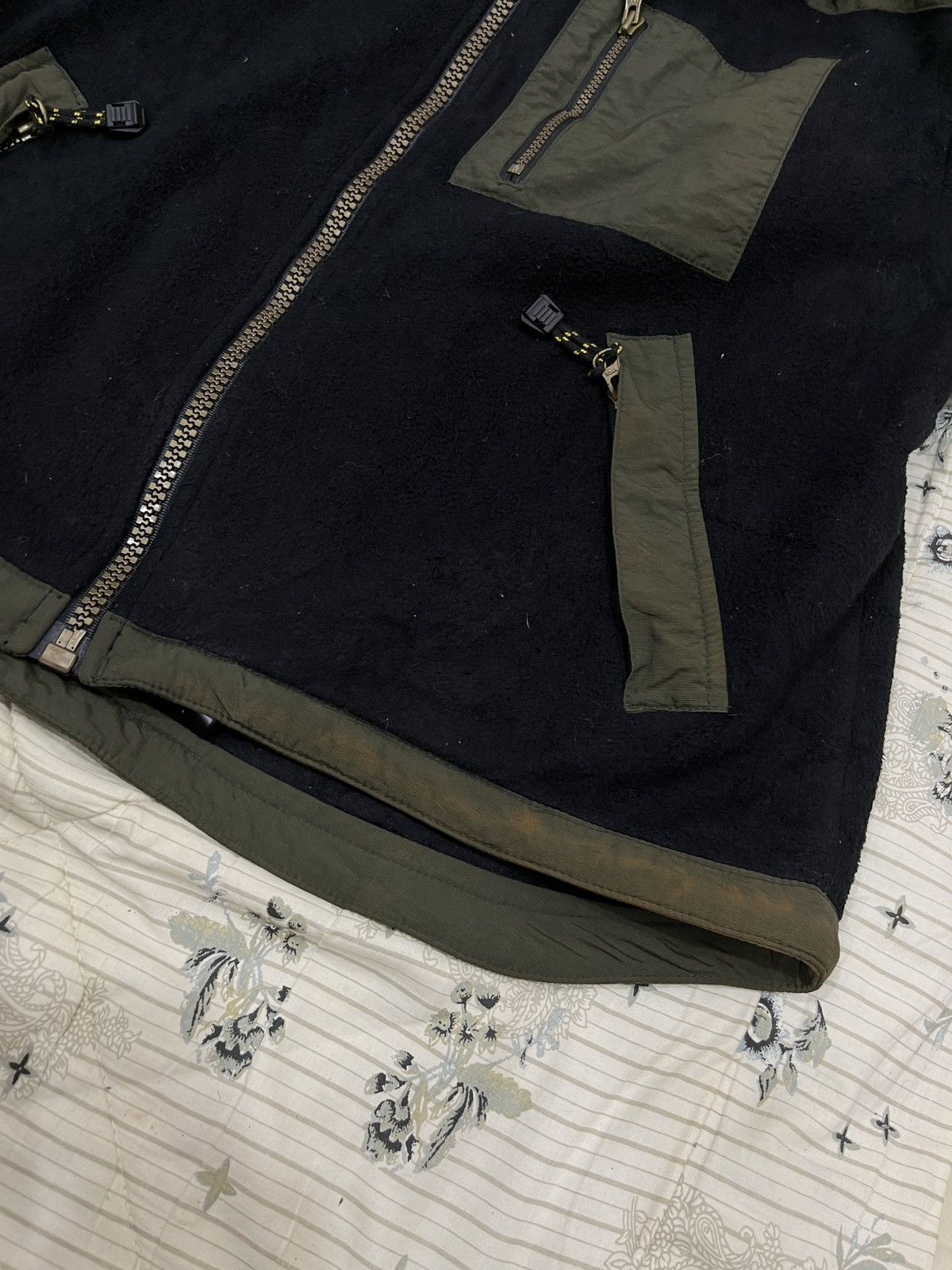 Hypebeast × Tommy Hilfiger (Rrr). VINTAGE TOMMY HILFIGER HYPEBEAST JACKET Size US M / EU 48-50 / 2 - 13 Thumbnail