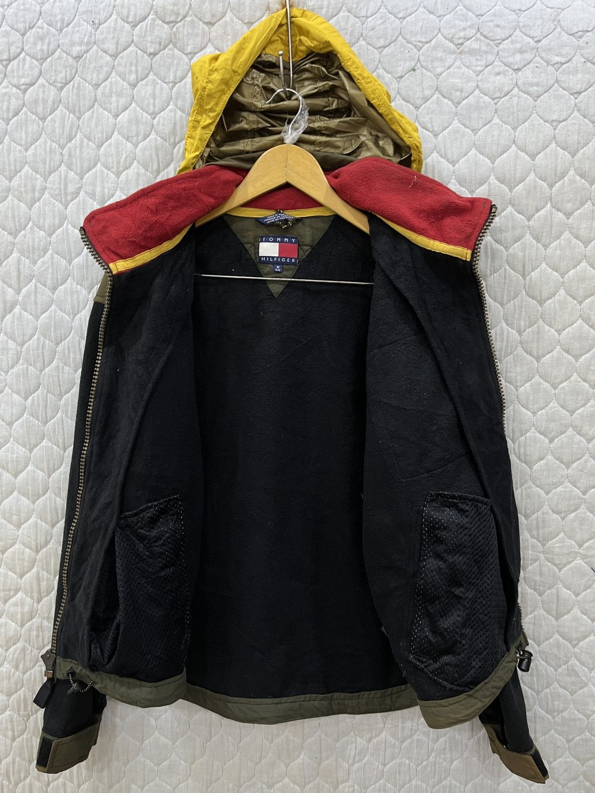 Hypebeast × Tommy Hilfiger (Rrr). VINTAGE TOMMY HILFIGER HYPEBEAST JACKET Size US M / EU 48-50 / 2 - 7 Thumbnail