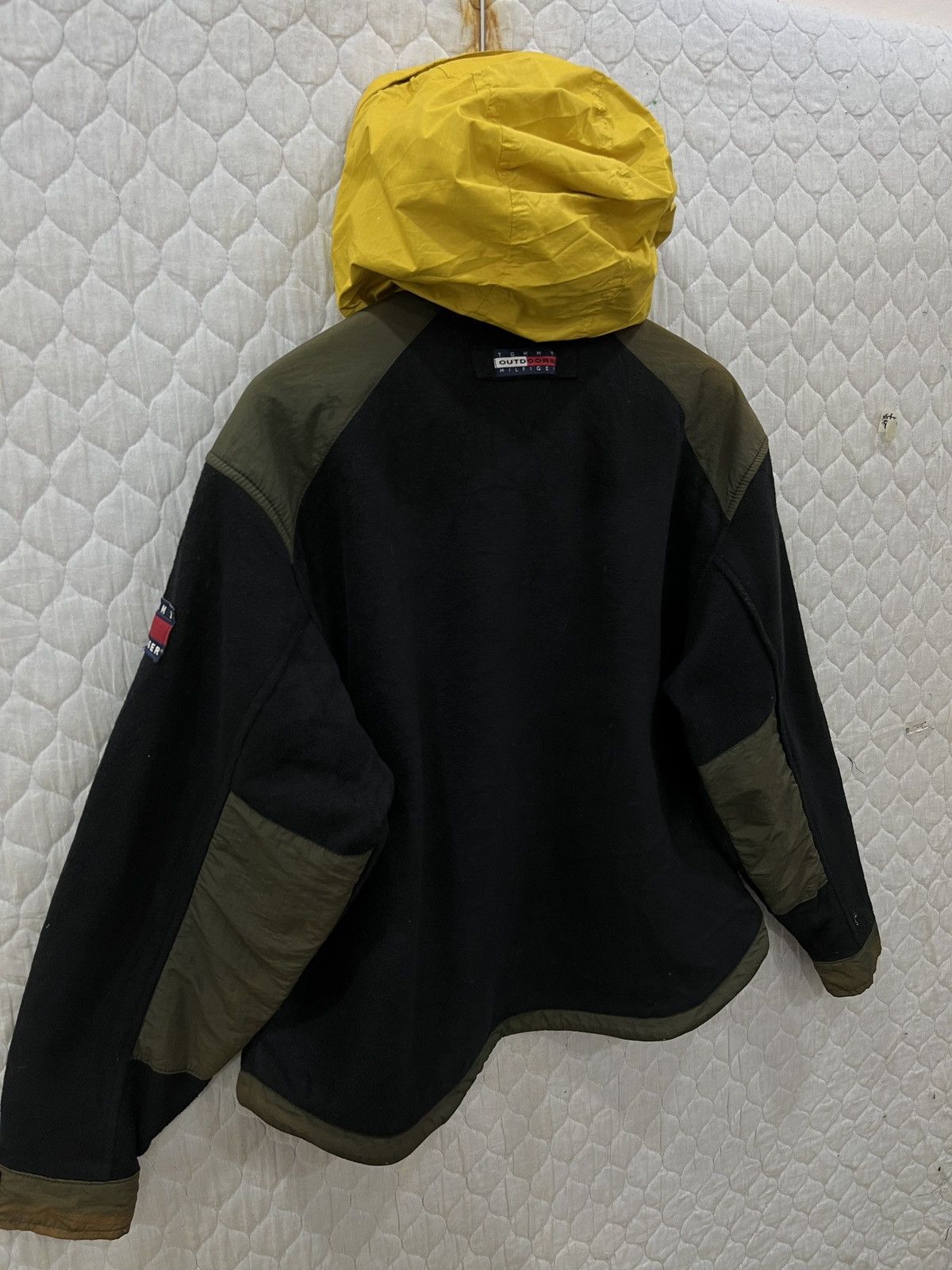 Hypebeast × Tommy Hilfiger (Rrr). VINTAGE TOMMY HILFIGER HYPEBEAST JACKET Size US M / EU 48-50 / 2 - 6 Thumbnail
