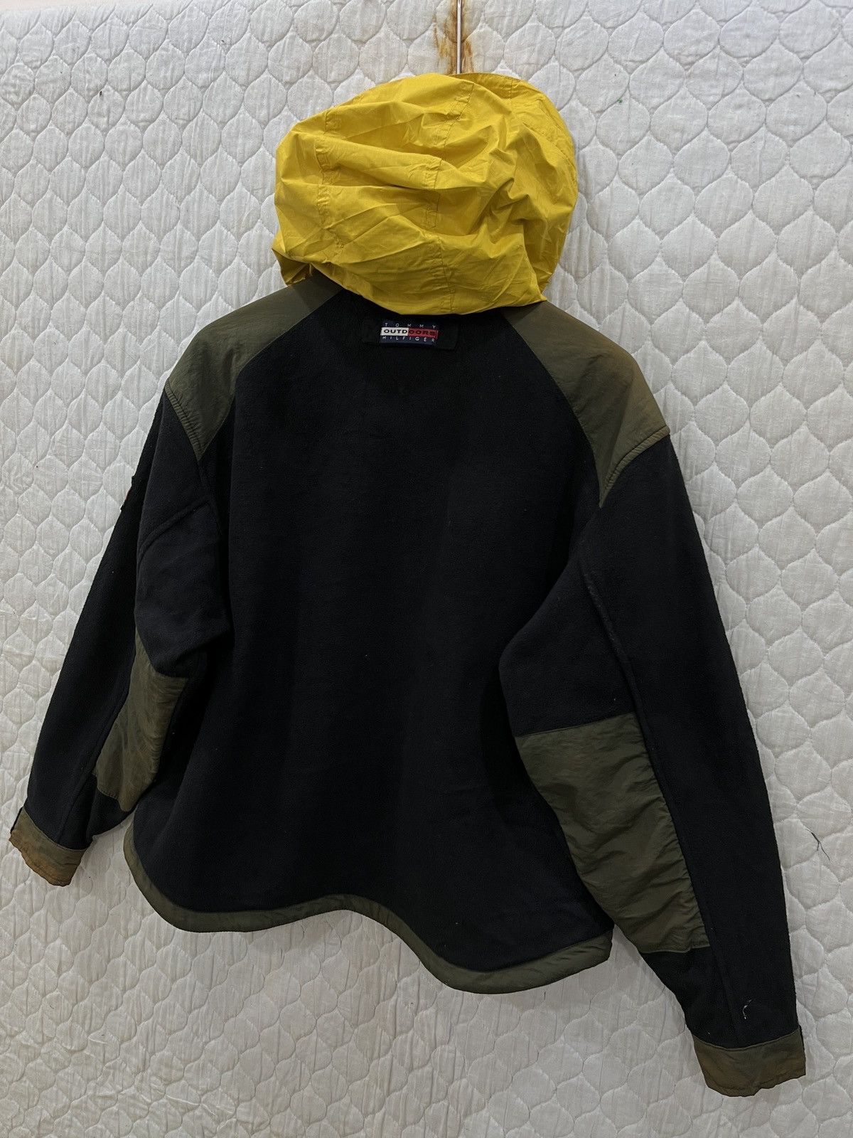 Hypebeast × Tommy Hilfiger (Rrr). VINTAGE TOMMY HILFIGER HYPEBEAST JACKET Size US M / EU 48-50 / 2 - 5 Thumbnail
