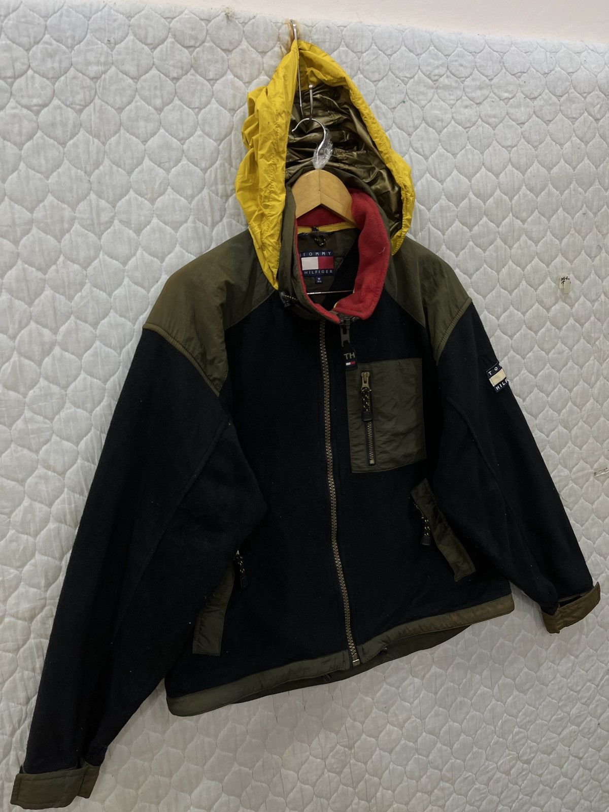 Hypebeast × Tommy Hilfiger (Rrr). VINTAGE TOMMY HILFIGER HYPEBEAST JACKET Size US M / EU 48-50 / 2 - 3 Thumbnail
