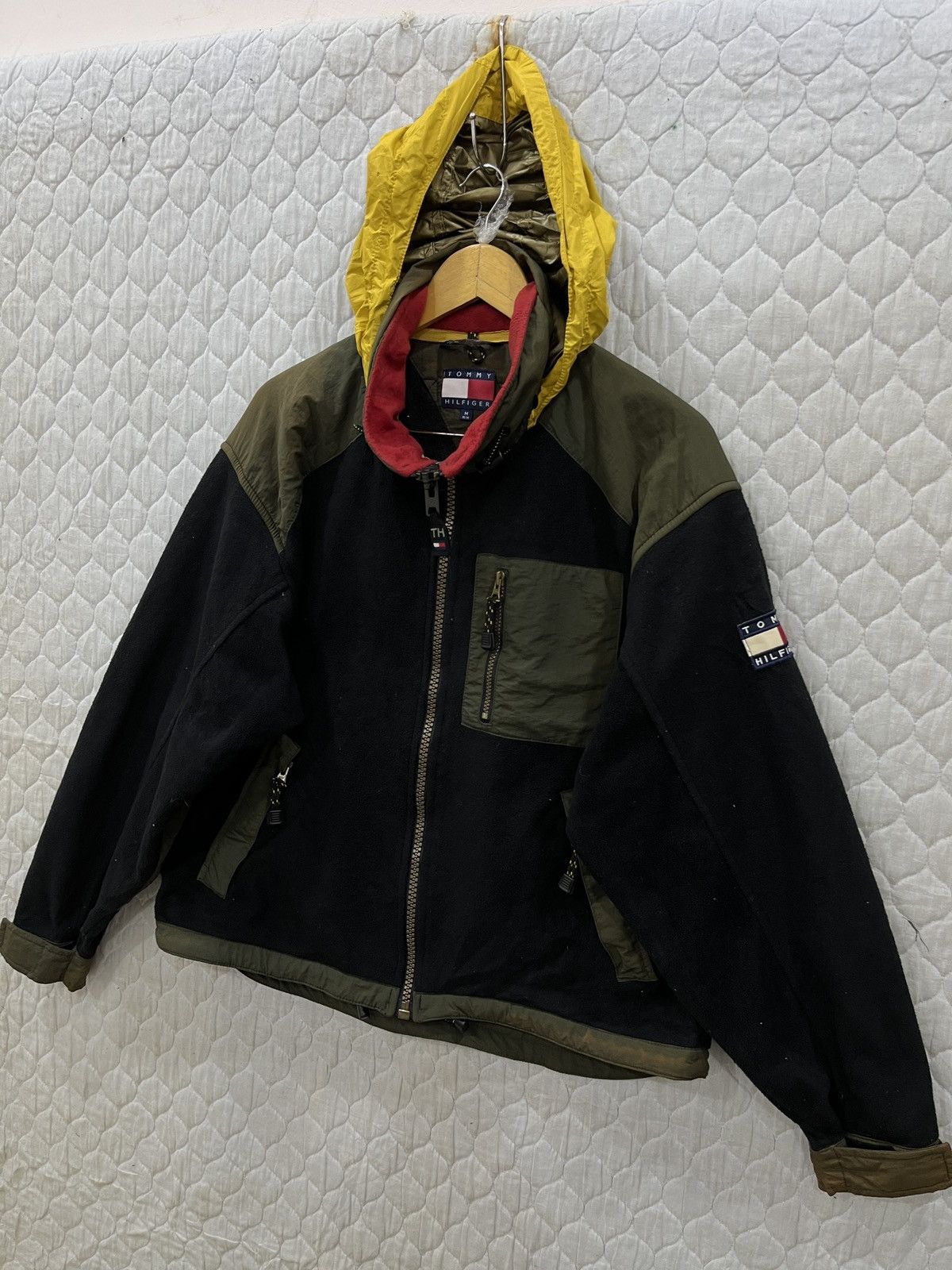 Hypebeast × Tommy Hilfiger (Rrr). VINTAGE TOMMY HILFIGER HYPEBEAST JACKET Size US M / EU 48-50 / 2 - 2 Thumbnail