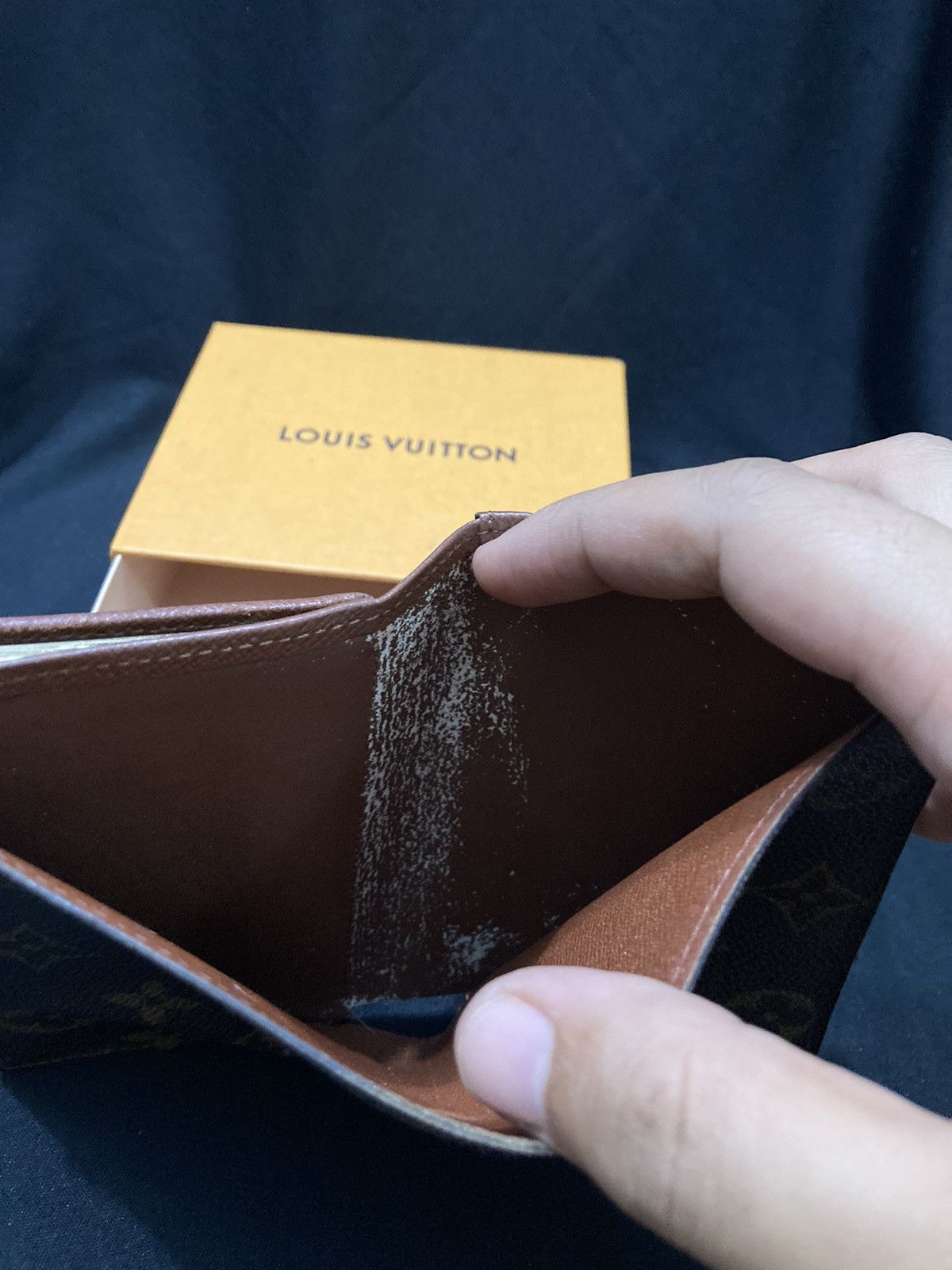 Louis Vuitton Louis Vuitton French Purse Size ONE SIZE - 13 Thumbnail
