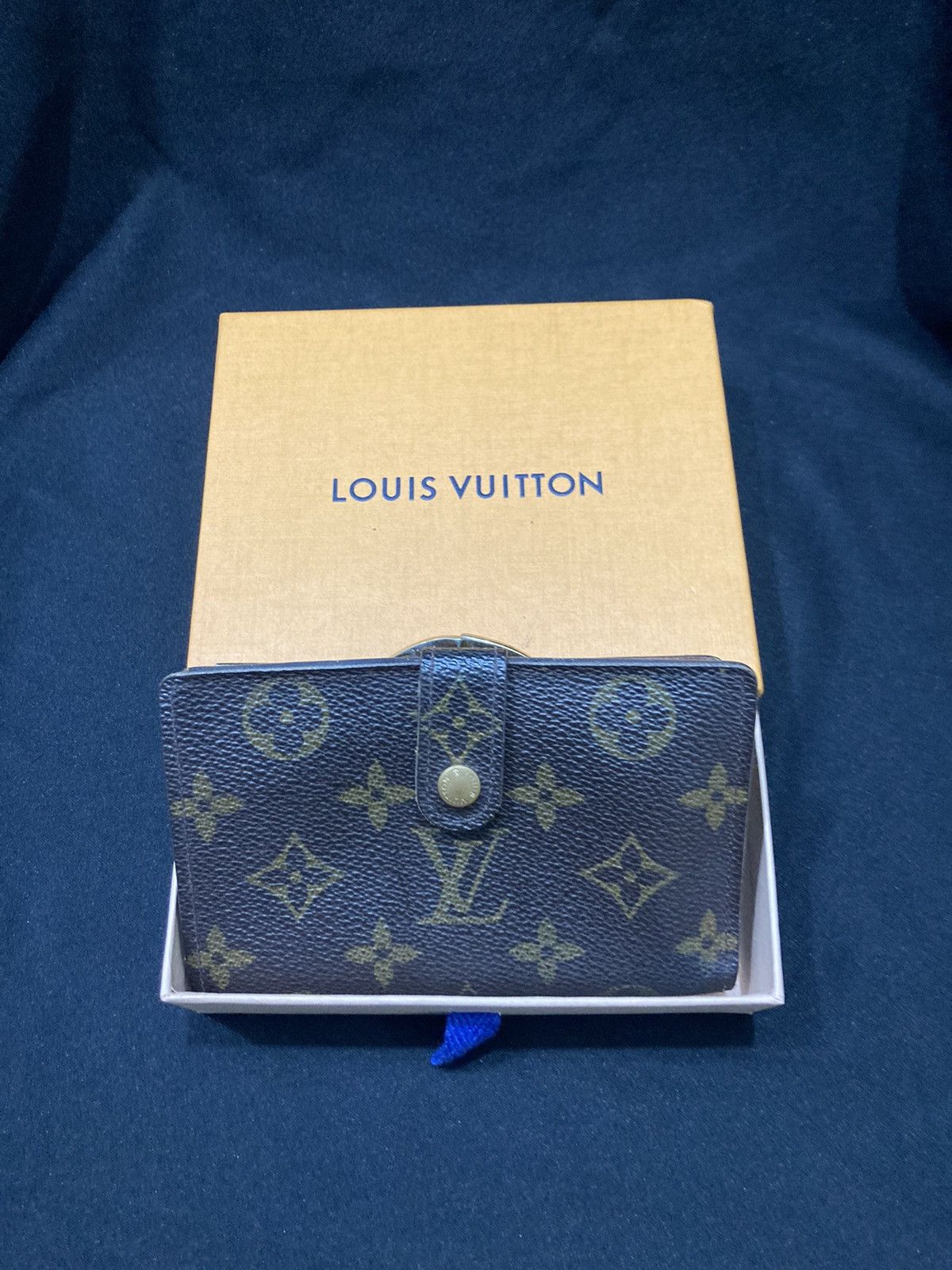 Louis Vuitton Louis Vuitton French Purse Size ONE SIZE - 1 Thumbnail