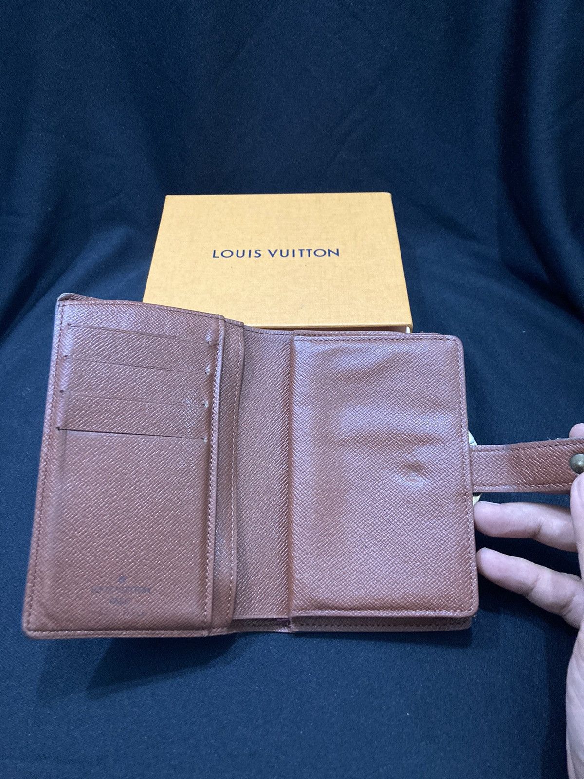 Louis Vuitton Louis Vuitton French Purse Size ONE SIZE - 3 Thumbnail