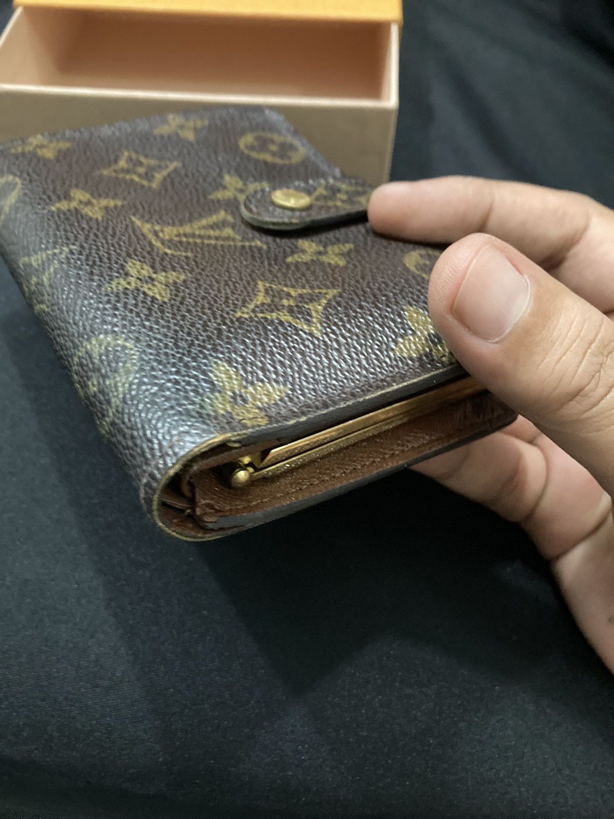 Louis Vuitton Louis Vuitton French Purse Size ONE SIZE - 11 Thumbnail