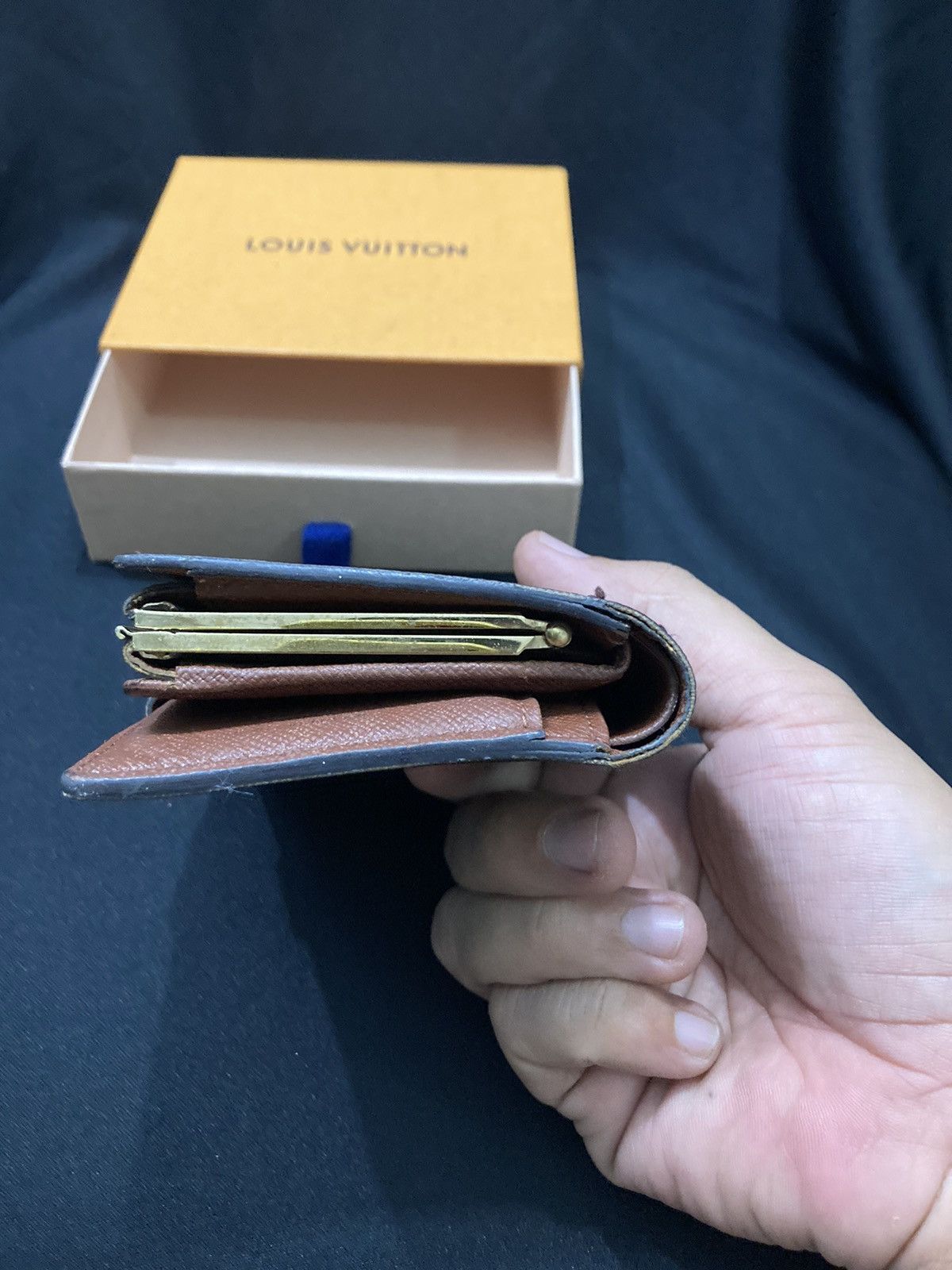 Louis Vuitton Louis Vuitton French Purse Size ONE SIZE - 10 Thumbnail