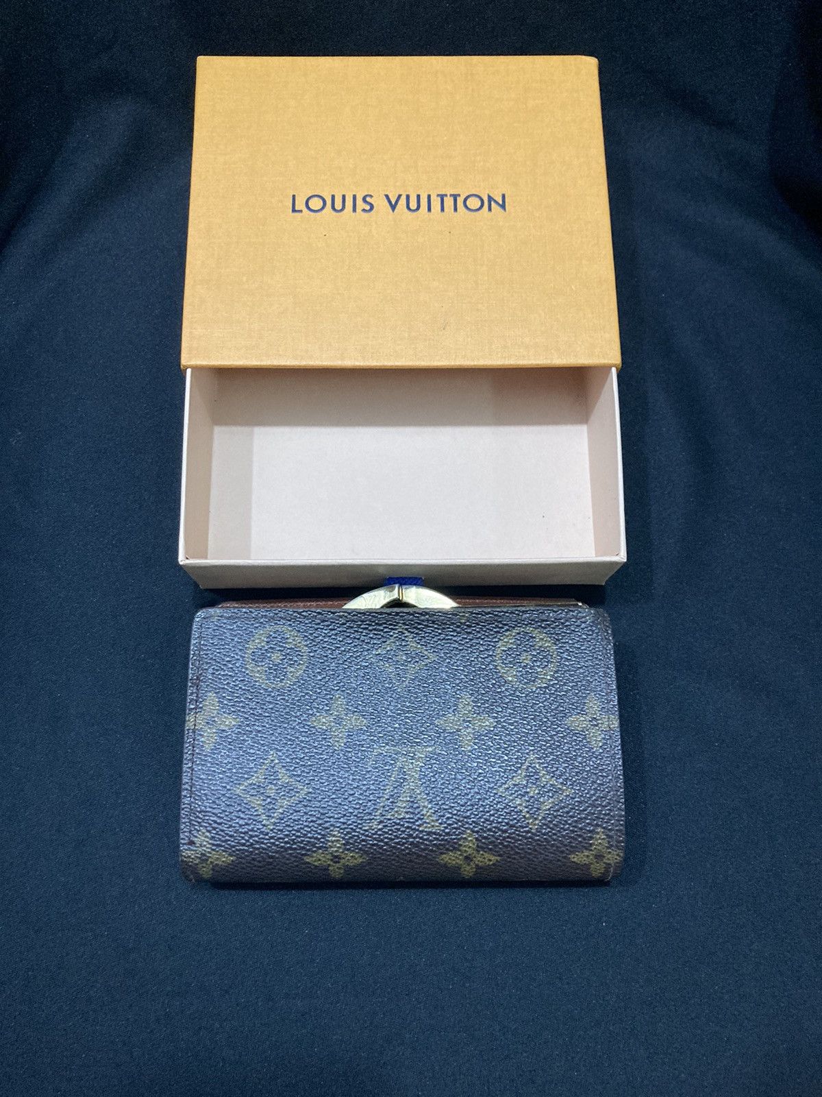 Louis Vuitton Louis Vuitton French Purse Size ONE SIZE - 2 Thumbnail