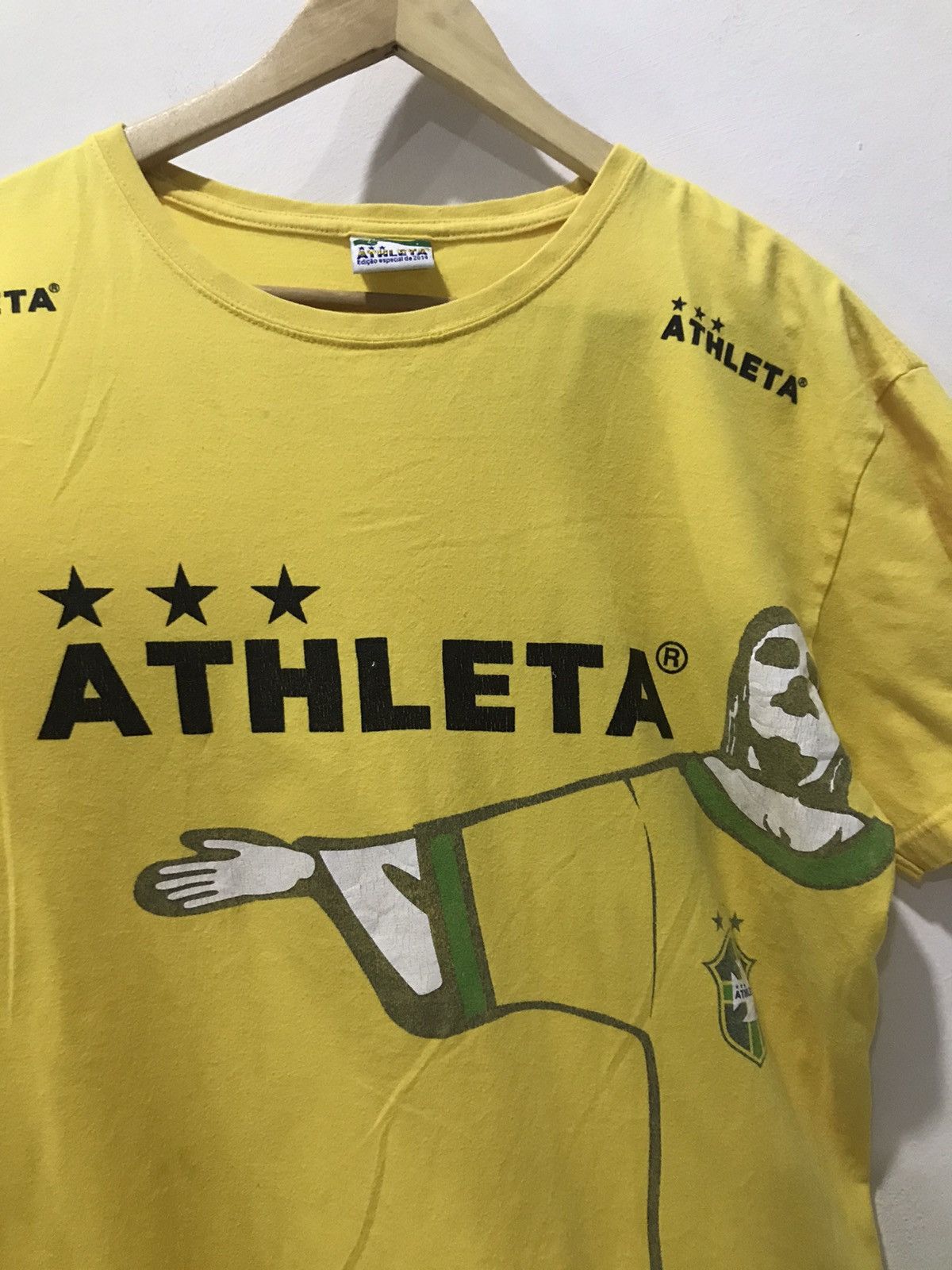 Other Vintage Athleta Brasil overprint tee Size US L / EU 52-54 / 3 - 5 Thumbnail