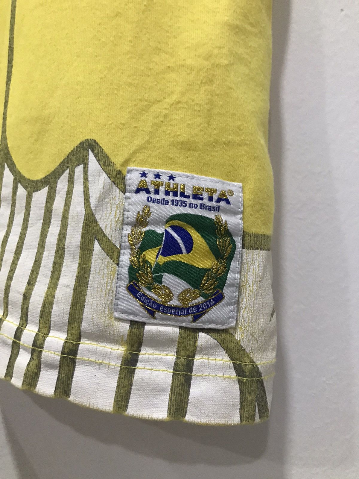 Other Vintage Athleta Brasil overprint tee Size US L / EU 52-54 / 3 - 7 Thumbnail