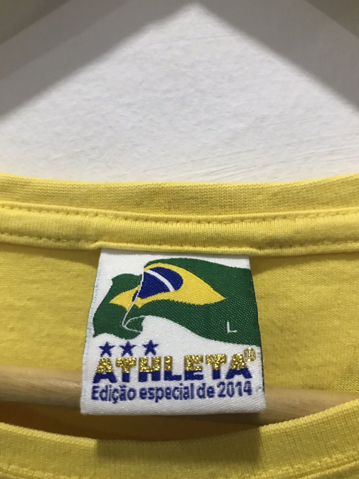 Other Vintage Athleta Brasil overprint tee Size US L / EU 52-54 / 3 - 9 Thumbnail