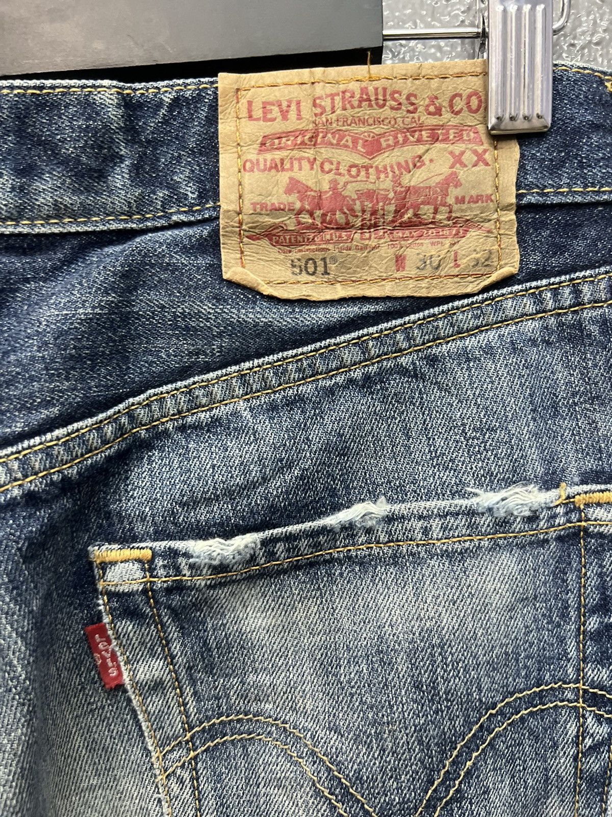 Levi's LEVI'S ORIGINAL STRAIGHT LEG BUTTON FLY DISTRESS SIZE 31 Size US 31 - 6 Thumbnail