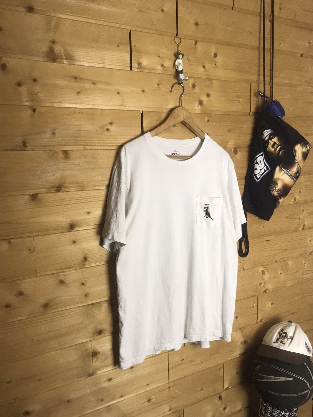 Uniqlo Uniqlo X Jean Michael king T Rex pocket t-shirt Size US XL / EU 56 / 4 - 2 Thumbnail