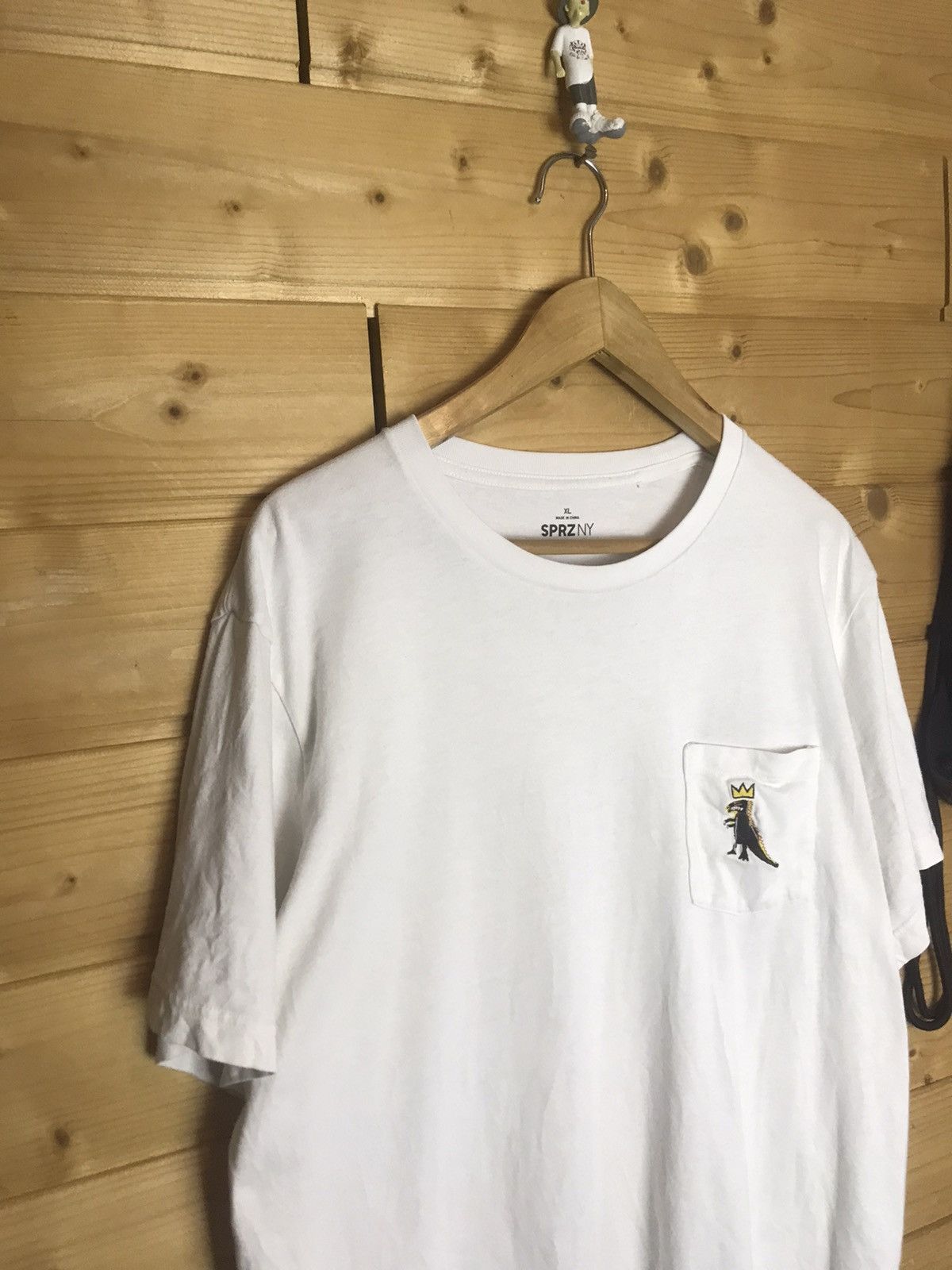 Uniqlo Uniqlo X Jean Michael king T Rex pocket t-shirt Size US XL / EU 56 / 4 - 1 Thumbnail