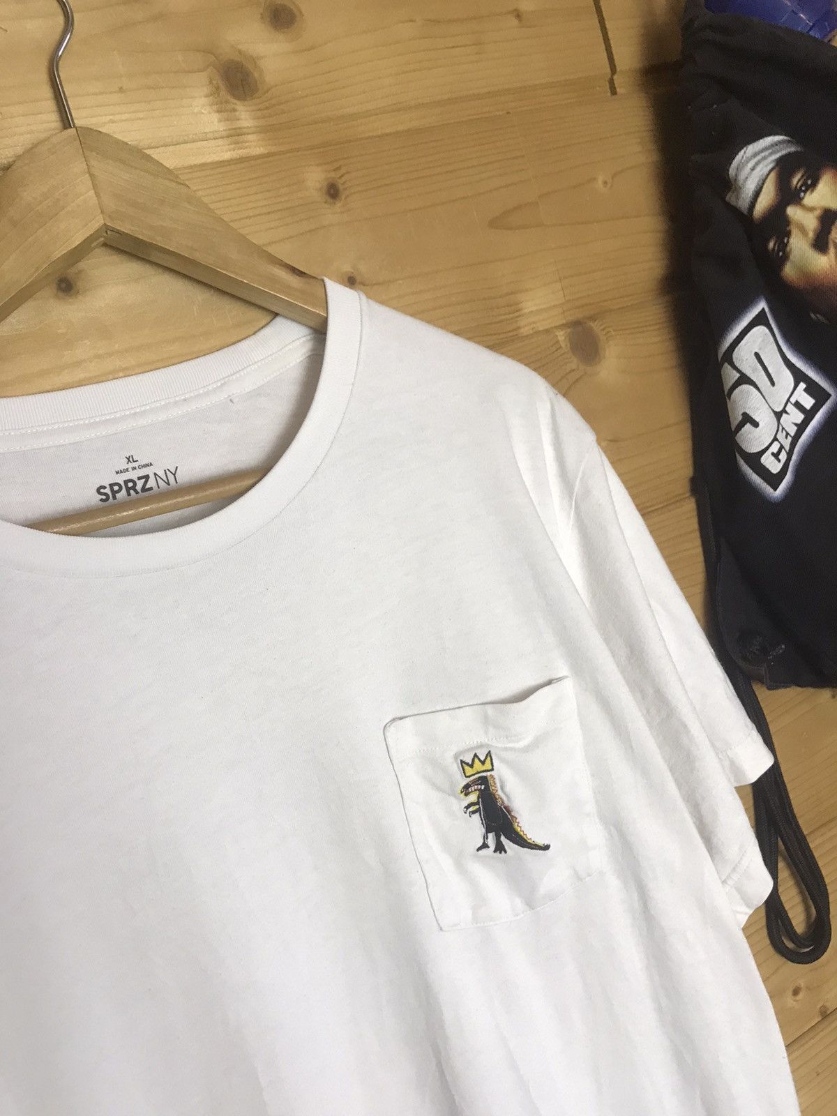 Uniqlo Uniqlo X Jean Michael king T Rex pocket t-shirt Size US XL / EU 56 / 4 - 3 Thumbnail