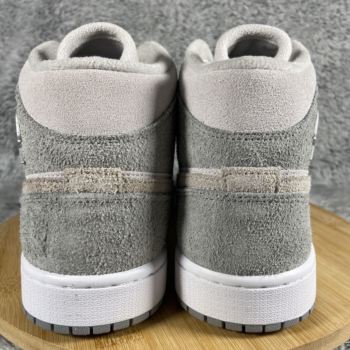 Jordan Brand Air Jordan 1 Mid SE Women's 'Particle Grey' Size 10 Size US 10 / EU 43 - 6 Thumbnail