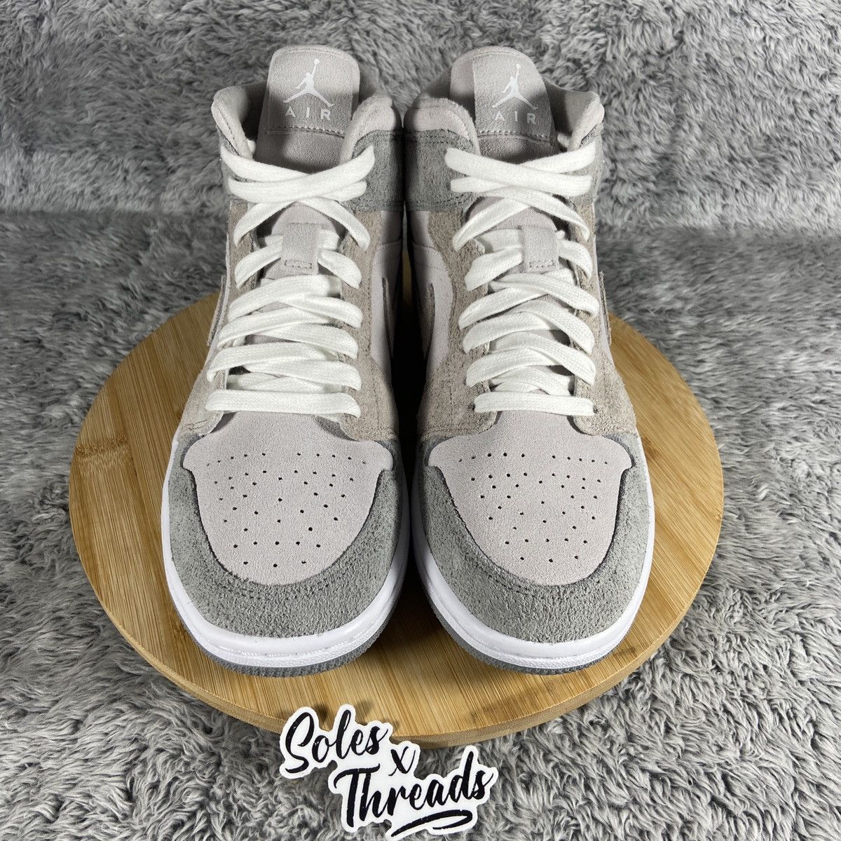 Jordan Brand Air Jordan 1 Mid SE Women's 'Particle Grey' Size 10 Size US 10 / EU 43 - 3 Thumbnail