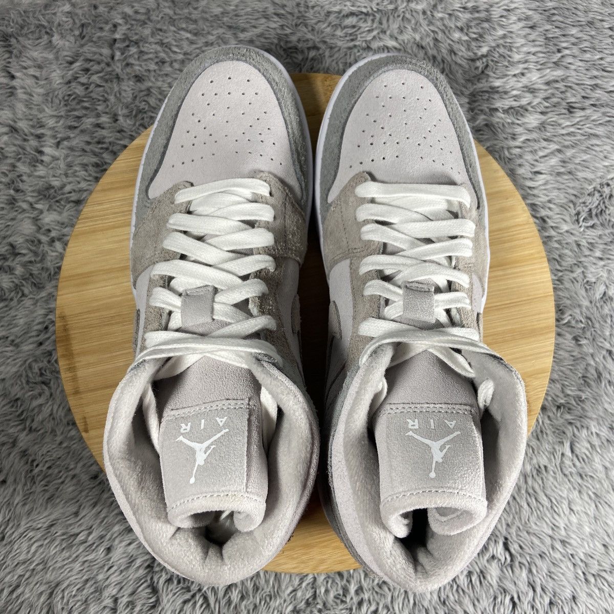 Jordan Brand Air Jordan 1 Mid SE Women's 'Particle Grey' Size 10 Size US 10 / EU 43 - 7 Thumbnail