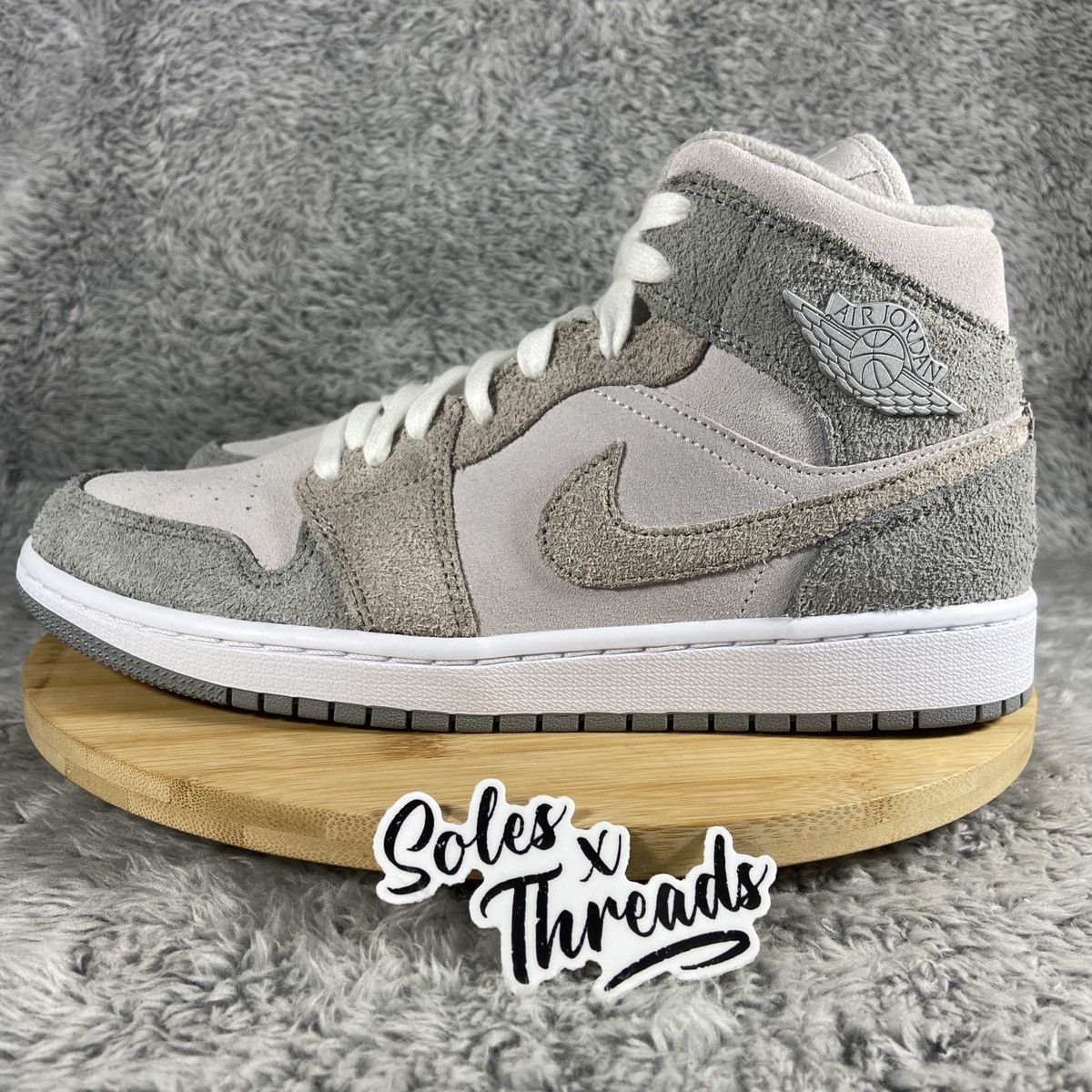 Jordan Brand Air Jordan 1 Mid SE Women's 'Particle Grey' Size 10 Size US 10 / EU 43 - 5 Thumbnail
