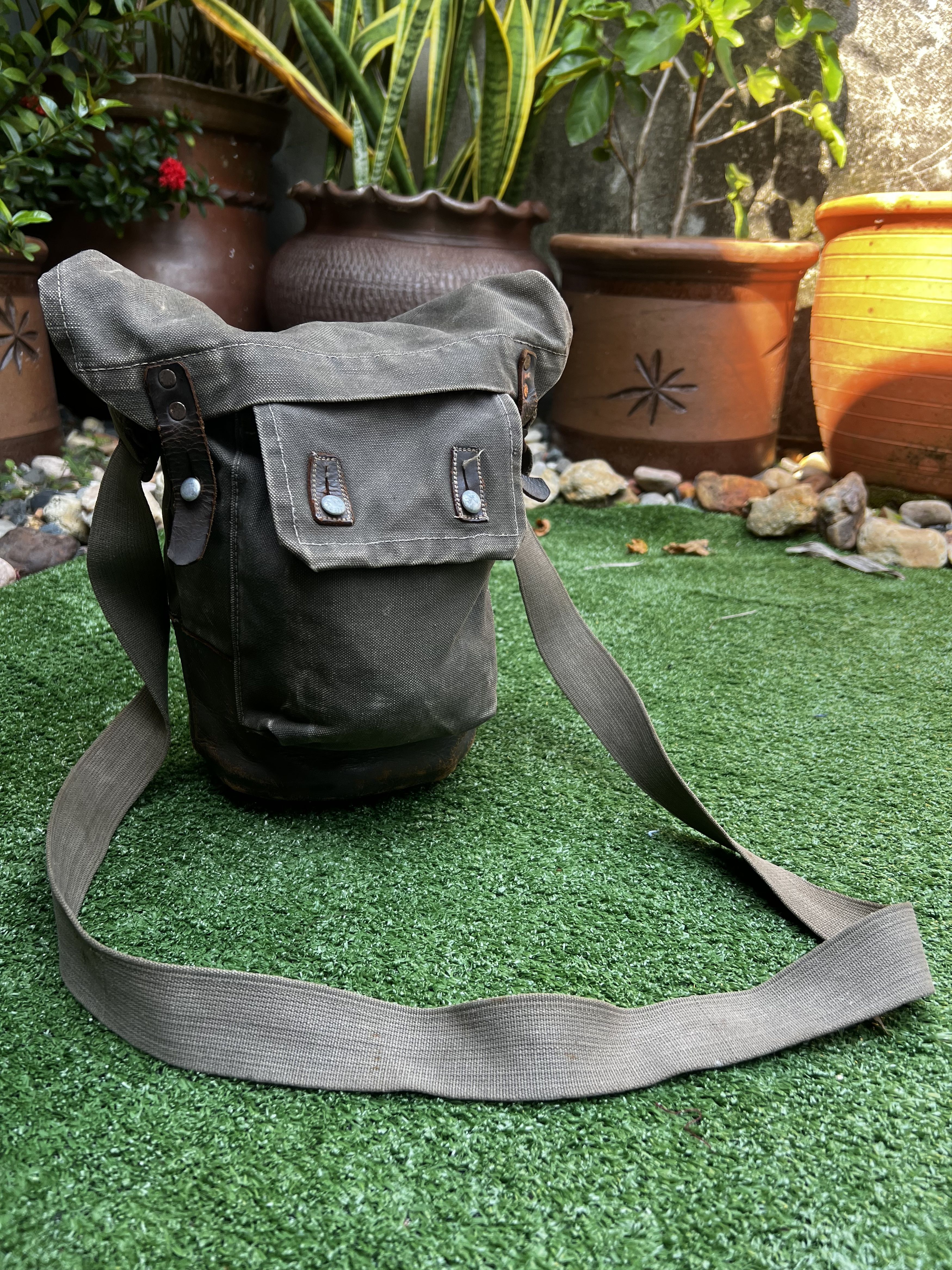 Vintage Vintage Genuine Leather Tactical Utility Kmrii Sling Bag Size ONE SIZE - 1 Thumbnail
