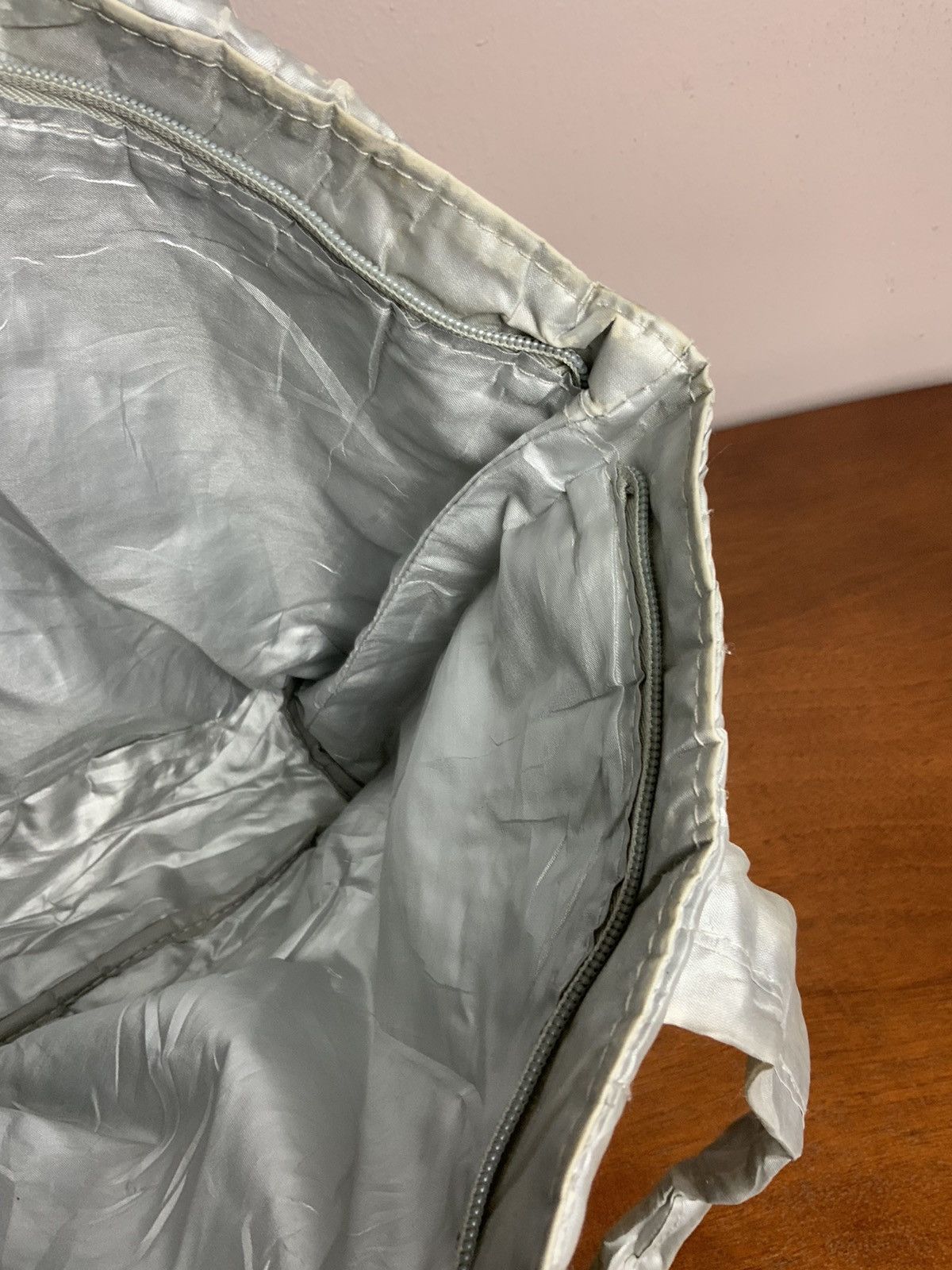 Issey Miyake Plantation Issey Miyake Silver Puffer Tote Bag Size ONE SIZE - 14 Thumbnail
