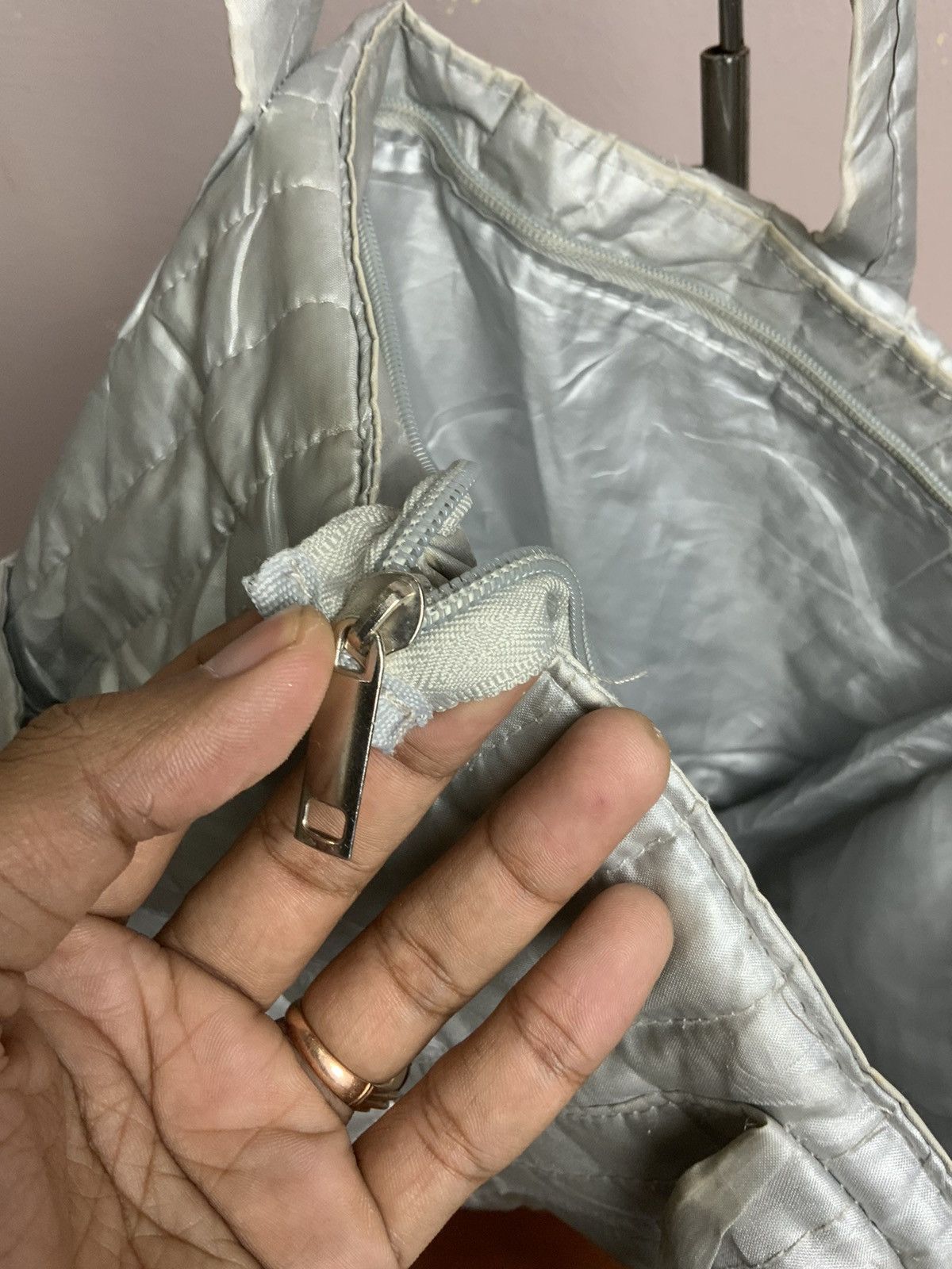 Issey Miyake Plantation Issey Miyake Silver Puffer Tote Bag Size ONE SIZE - 12 Thumbnail