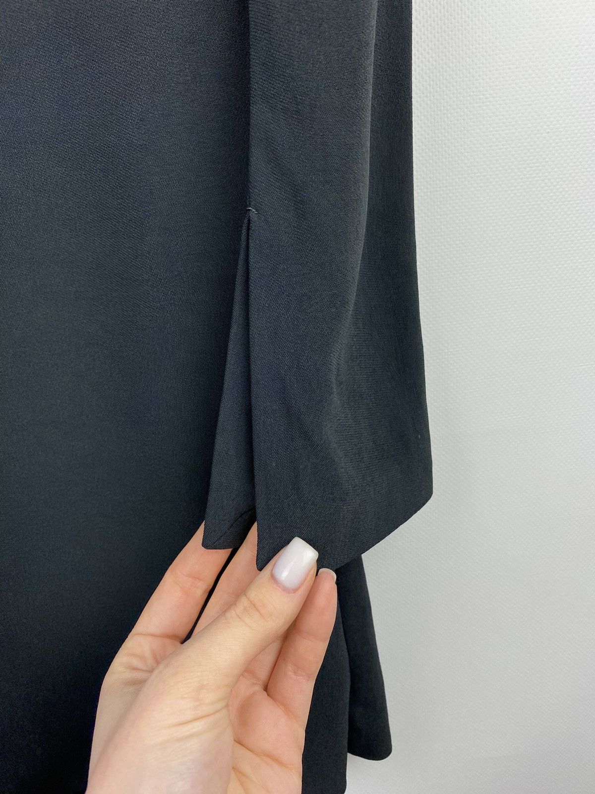 Designer × Helmut Lang Helmut Lang women’s v-neck viscose shift dress size Xs Size XS / US 0-2 / IT 36-38 - 5 Thumbnail