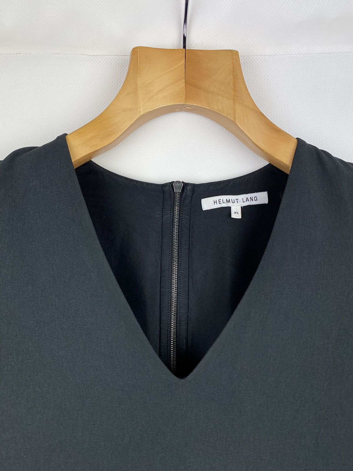 Designer × Helmut Lang Helmut Lang women’s v-neck viscose shift dress size Xs Size XS / US 0-2 / IT 36-38 - 4 Thumbnail