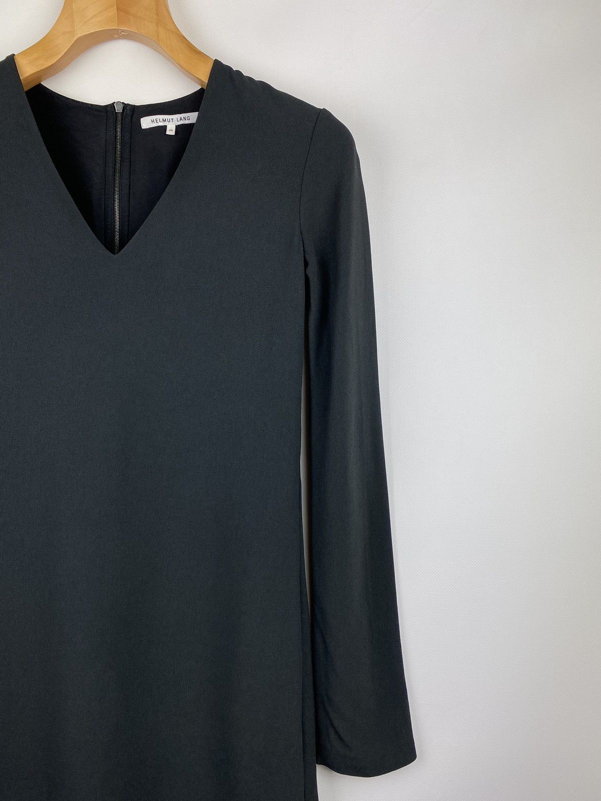 Designer × Helmut Lang Helmut Lang women’s v-neck viscose shift dress size Xs Size XS / US 0-2 / IT 36-38 - 3 Thumbnail