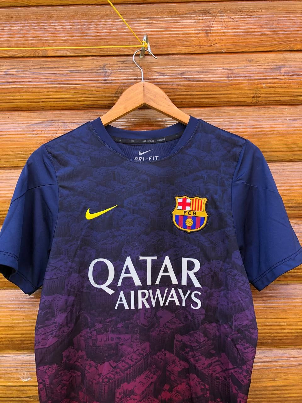 Nike BARCELONA HOME FOOTBALL SHIRT SOCCER JERSEY NIKE Size US S / EU 44-46 / 1 - 2 Thumbnail