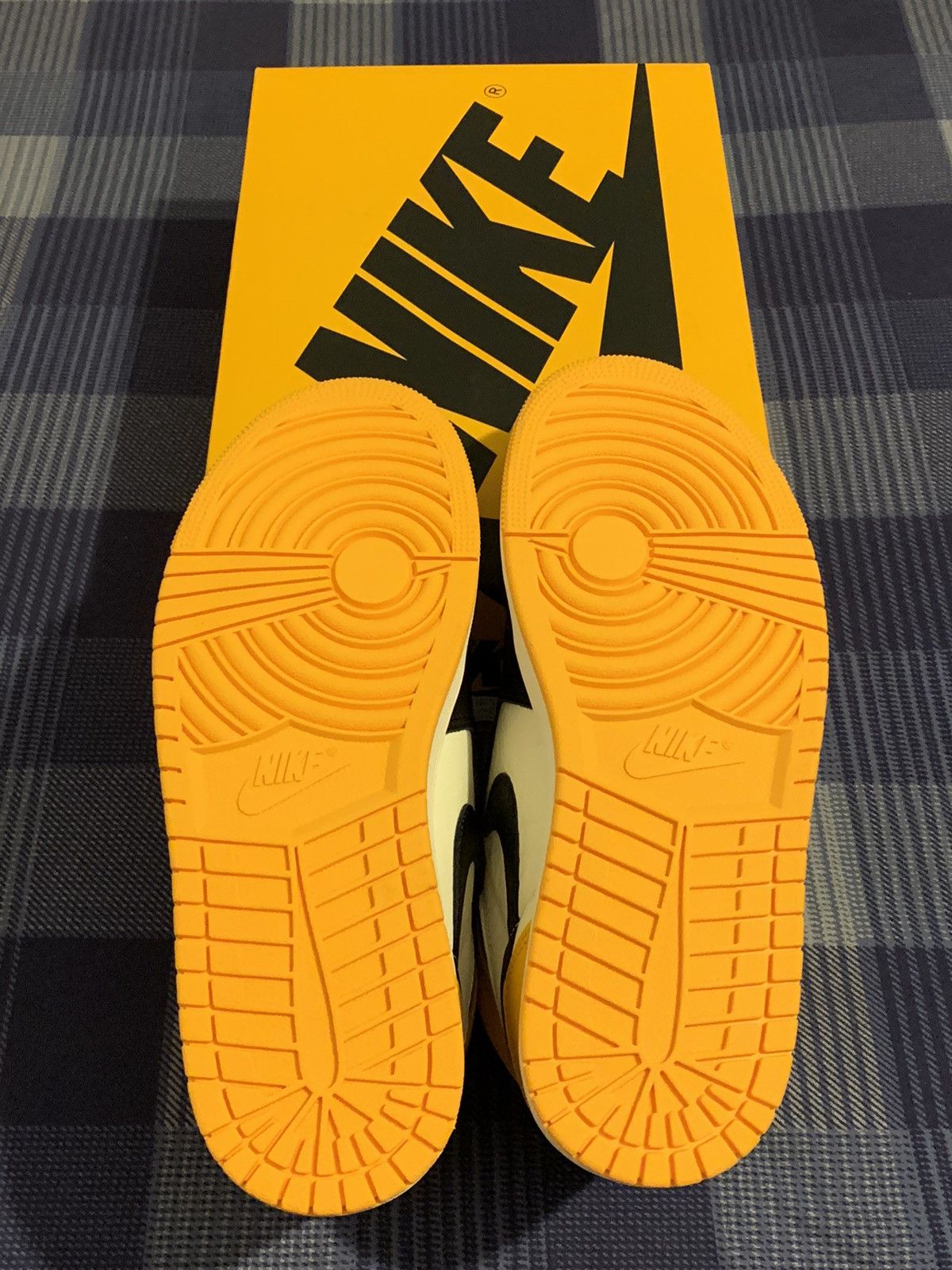 Jordan Brand Air Jordan 1 “Taxi” Size 9 Size US 9 / EU 42 - 6 Thumbnail
