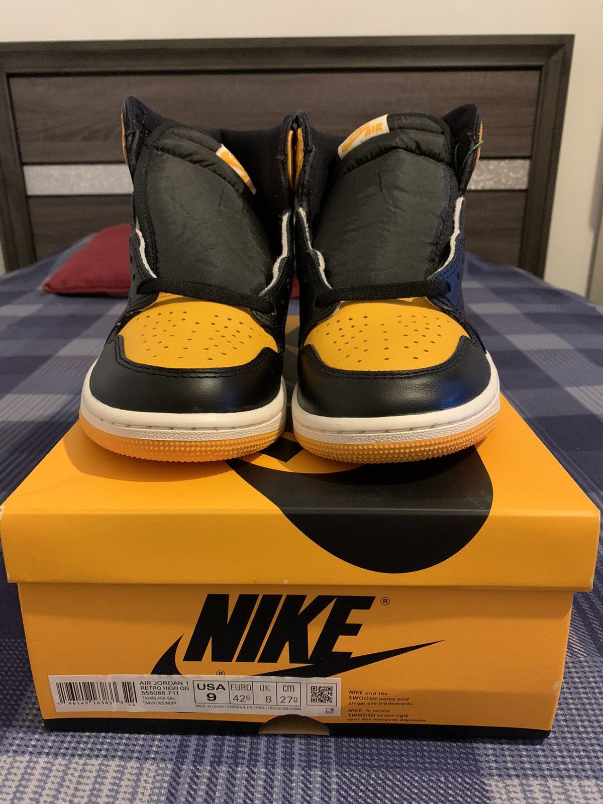 Jordan Brand Air Jordan 1 “Taxi” Size 9 Size US 9 / EU 42 - 1 Thumbnail