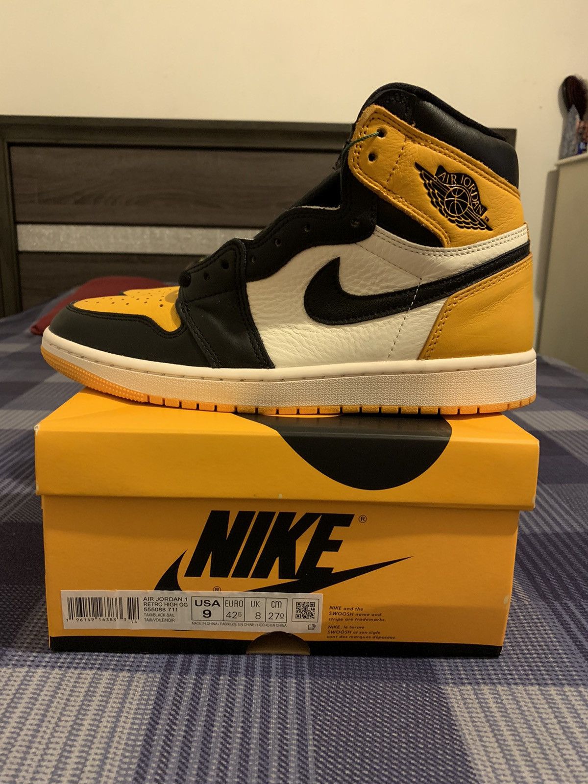 Jordan Brand Air Jordan 1 “Taxi” Size 9 Size US 9 / EU 42 - 4 Thumbnail