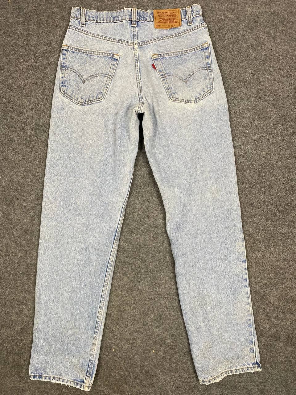 Vintage Levi’s 550 lightwash distressed denim