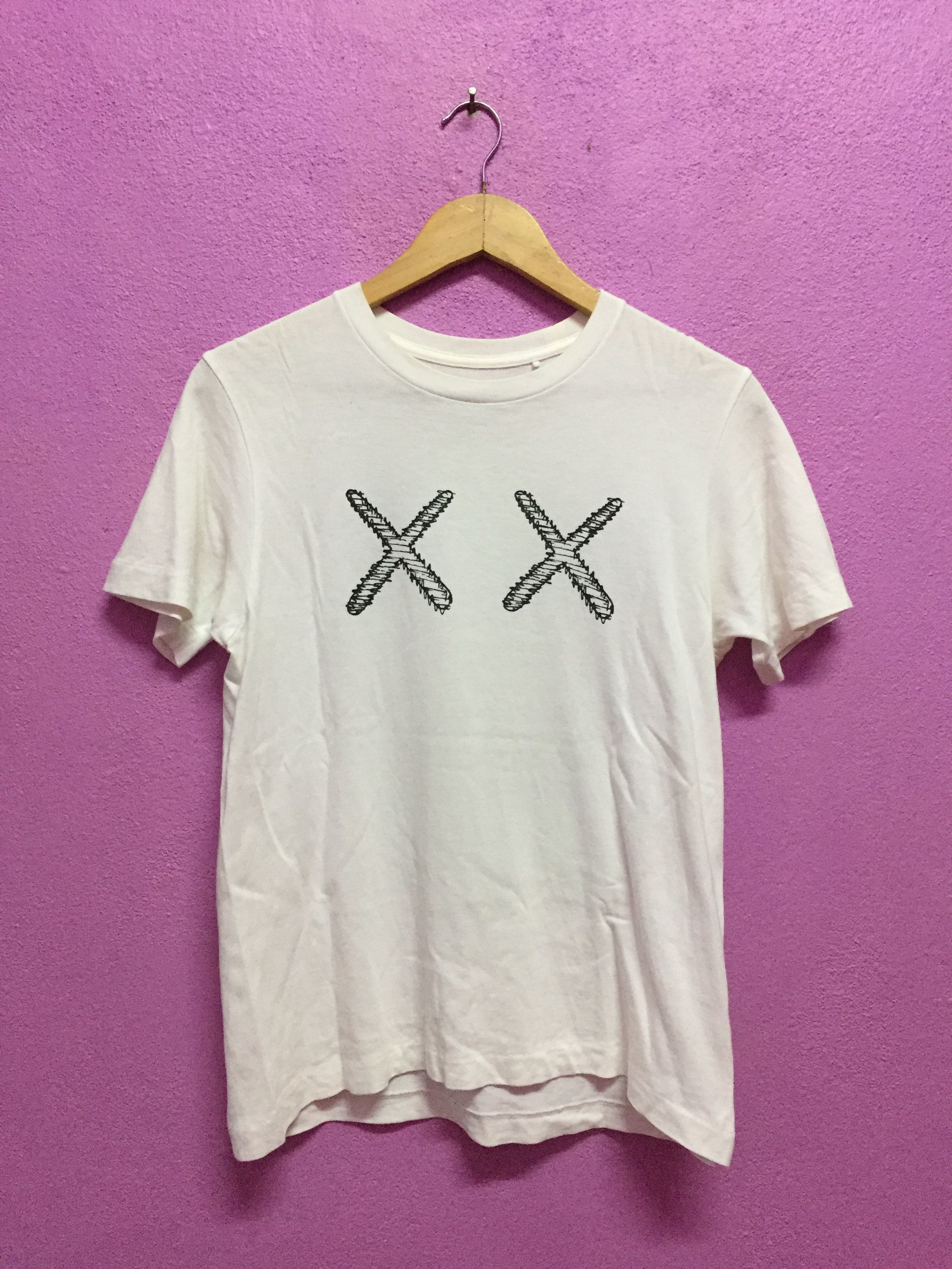 Kaws × Uniqlo Kaws x Uniqlo Skeleton T-Shirts Size US L / EU 52-54 / 3 - 2 Thumbnail