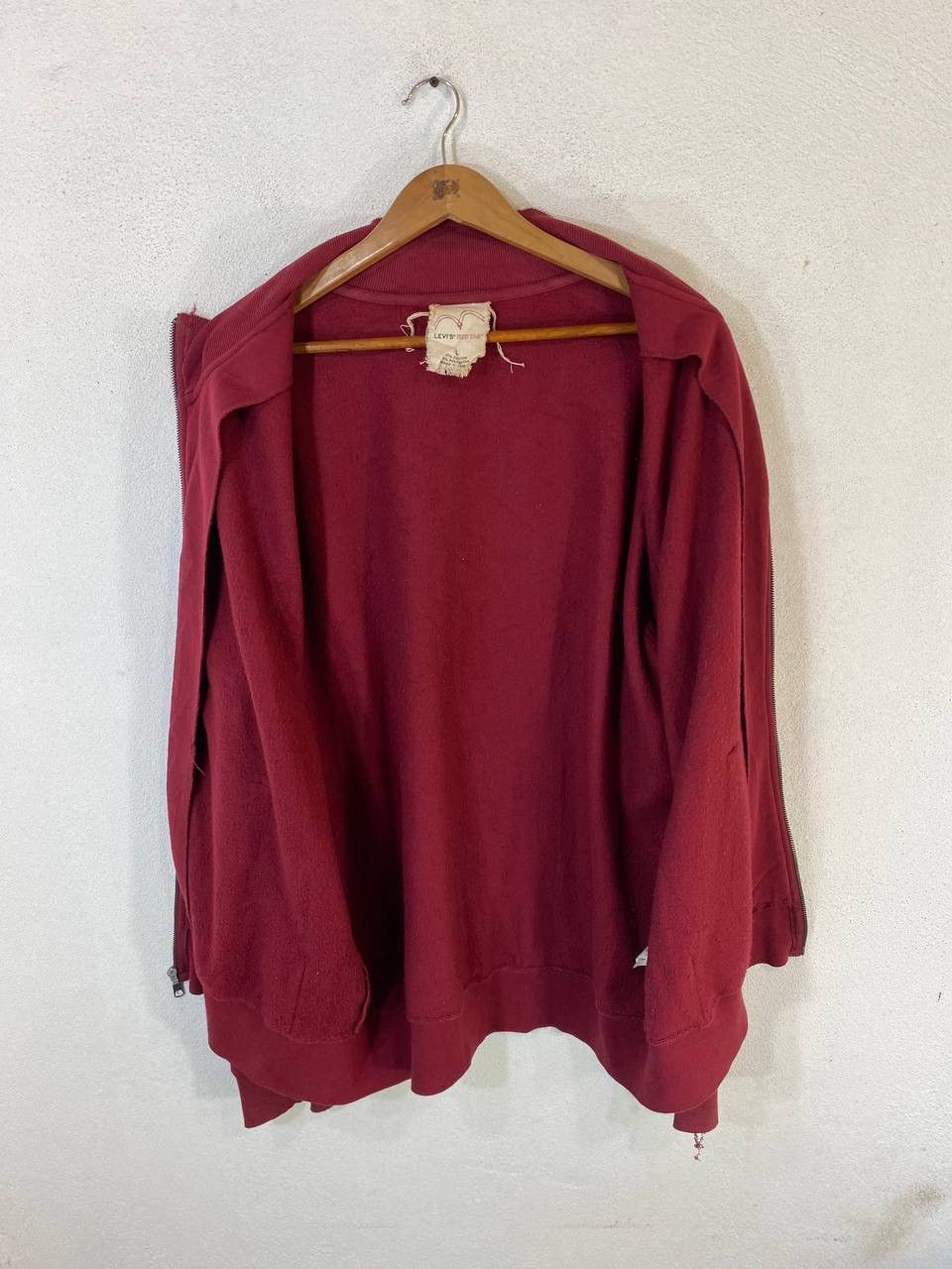 Levi's Levis Red Tab Maroon Sweater Distressed Design Size US L / EU 52-54 / 3 - 3 Thumbnail