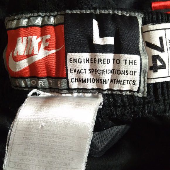 NBA × NCAA × Nike Vintage Nike Atlanta Hawks Rewind 74 Basketball Shorts Size US 34 / EU 50 - 4 Thumbnail
