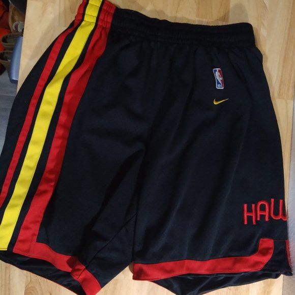 NBA × NCAA × Nike Vintage Nike Atlanta Hawks Rewind 74 Basketball Shorts Size US 34 / EU 50 - 1 Thumbnail